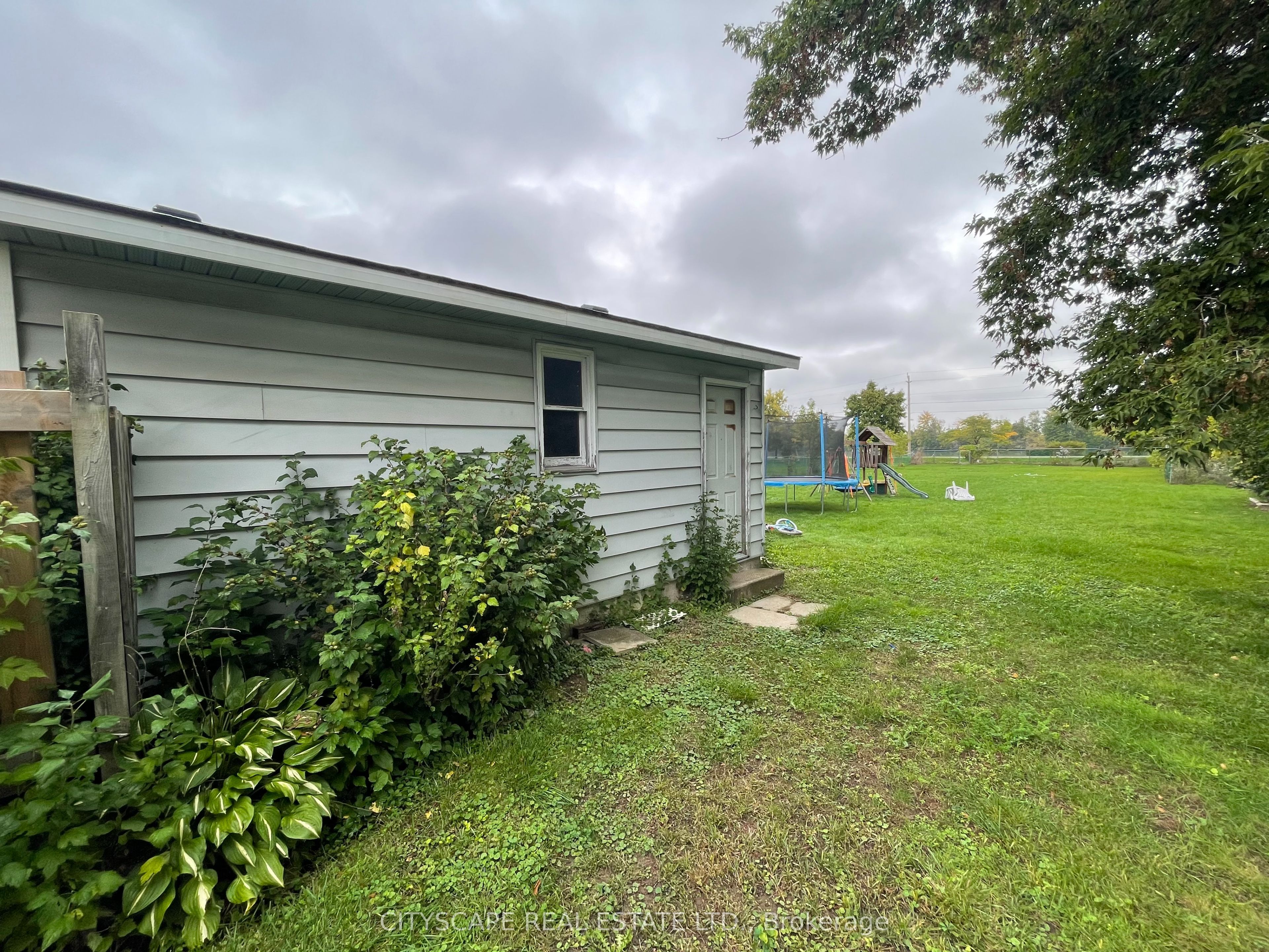 594 Bunting Road Property Photo 12
