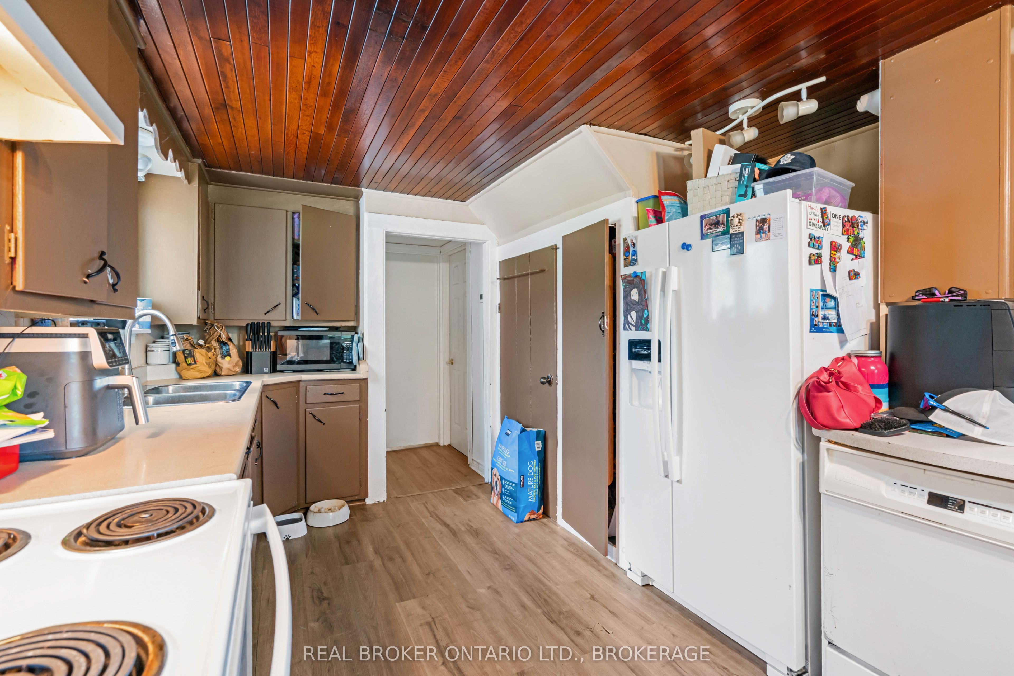 15631 Manning Road Property Photo 6