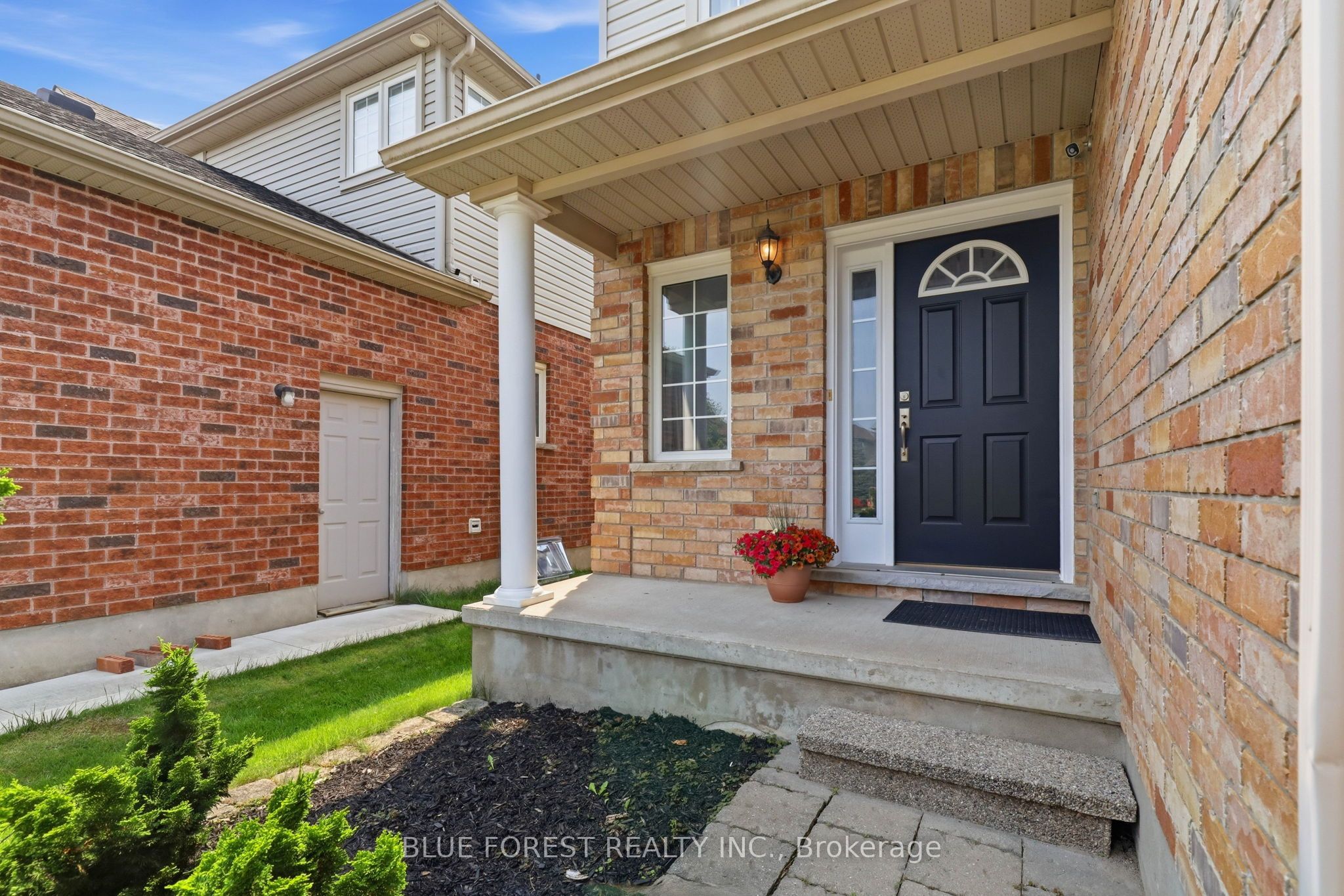 1888 Stackhouse Crescent Property Photo 2