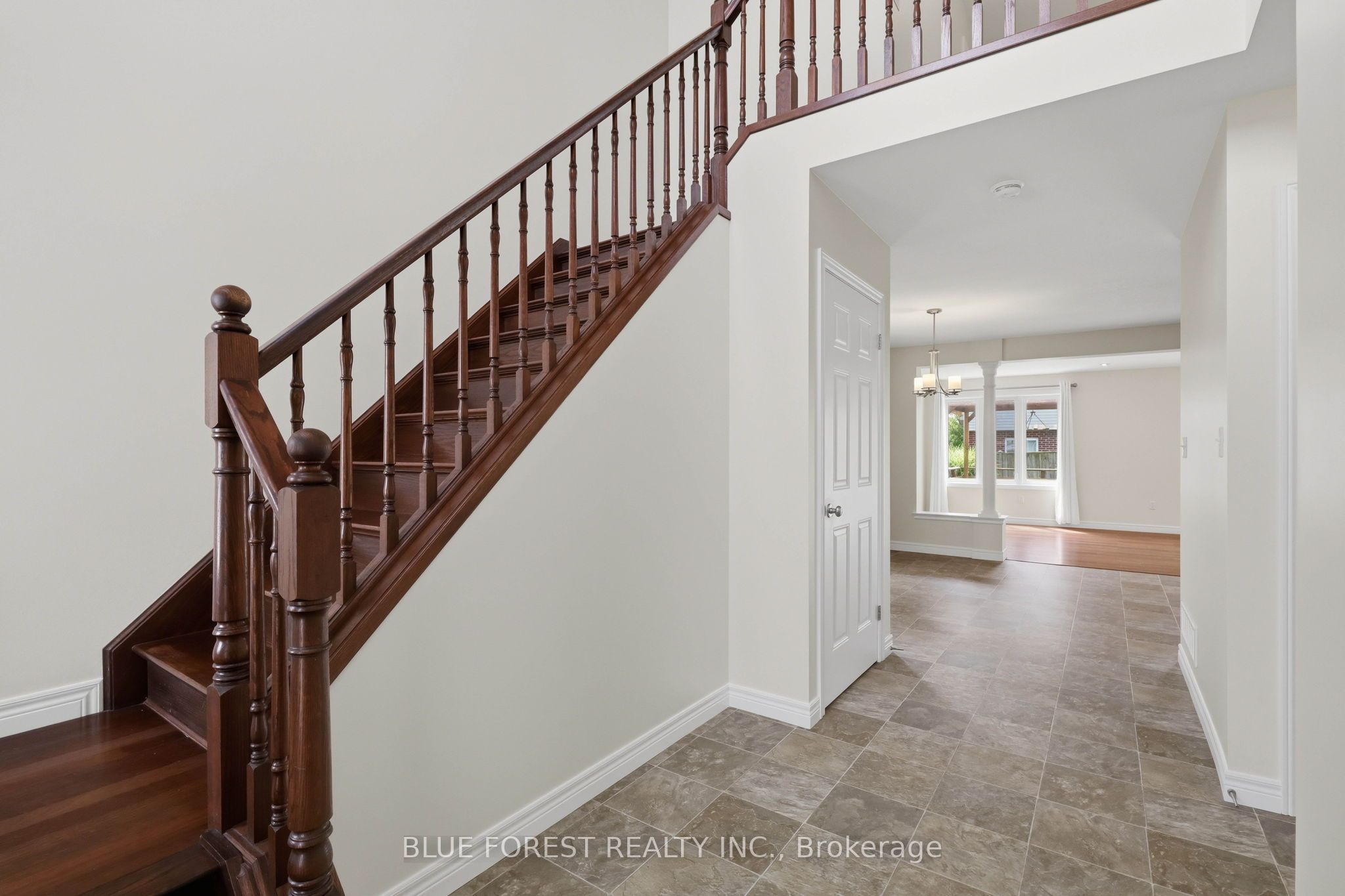 1888 Stackhouse Crescent Property Photo 3