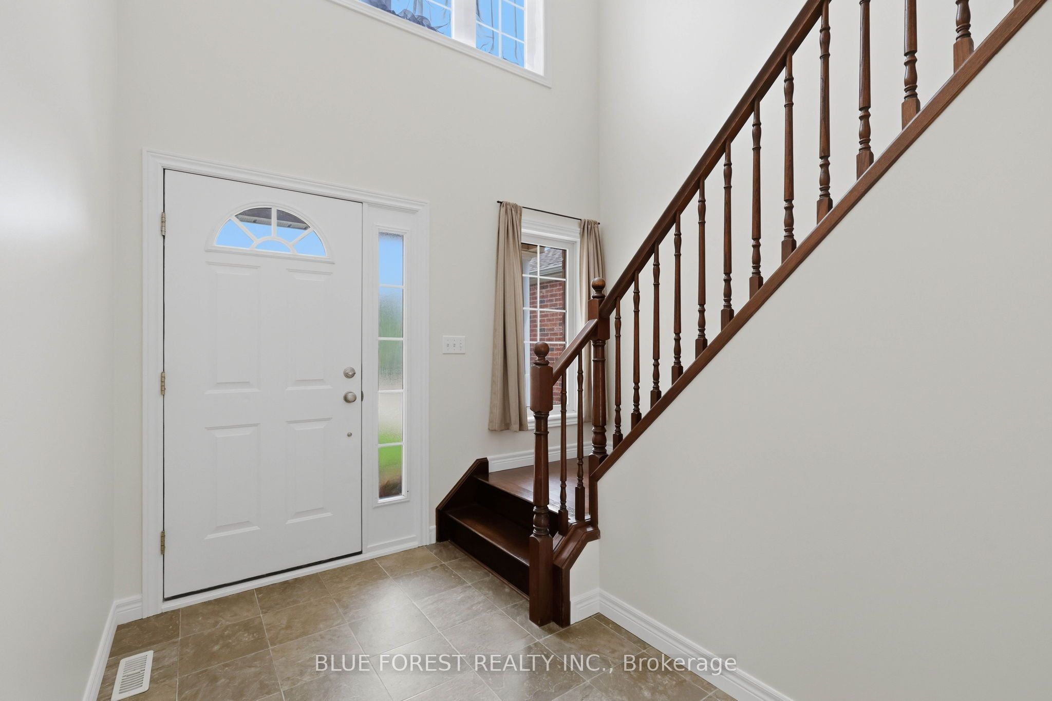 1888 Stackhouse Crescent Property Photo 4