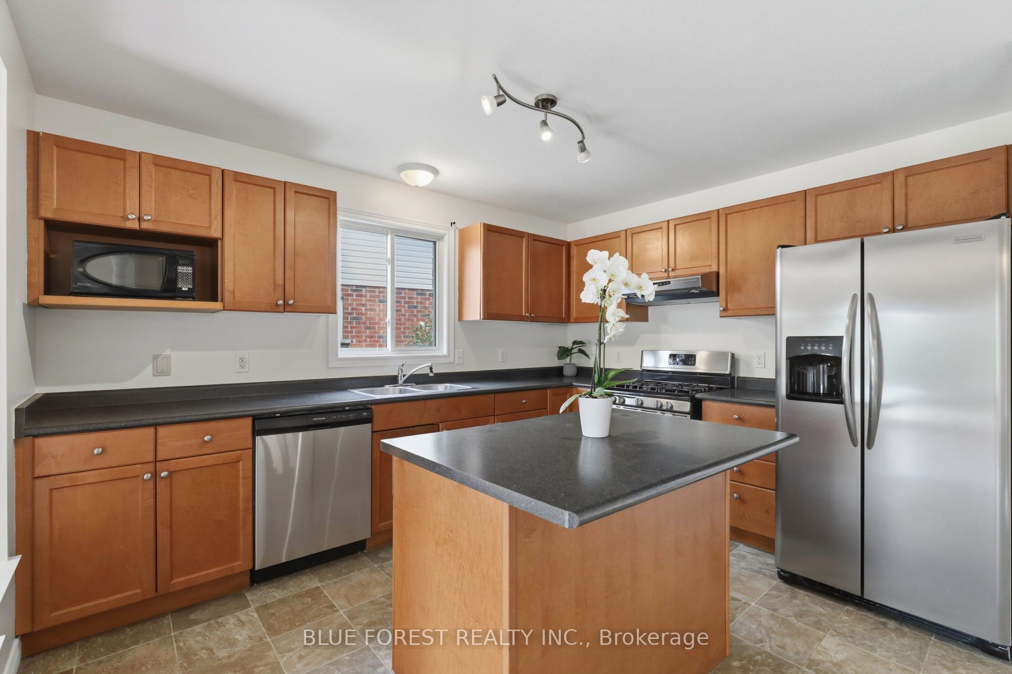 1888 Stackhouse Crescent Property Photo 8