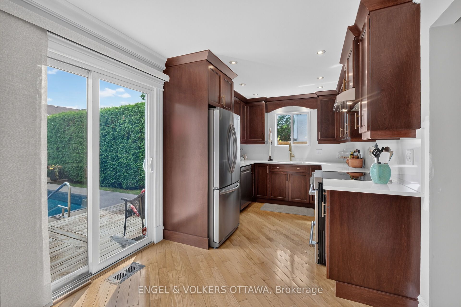 1069 St Germain Crescent Property Photo 4