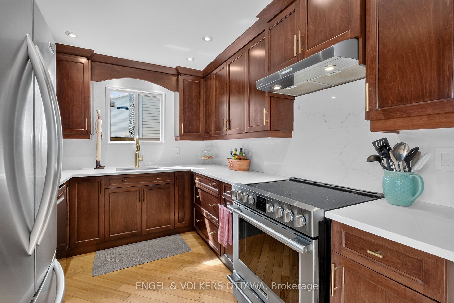 1069 St Germain Crescent Property Photo 16