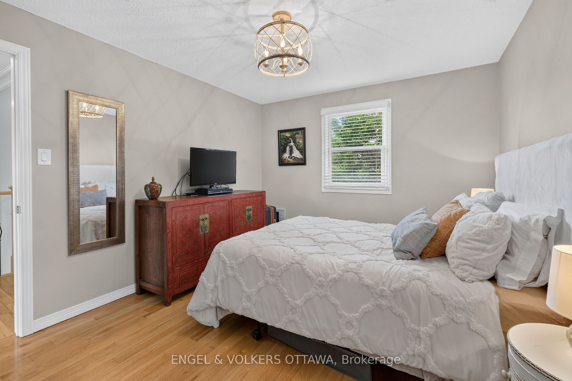 1069 St Germain Crescent Property Photo 23