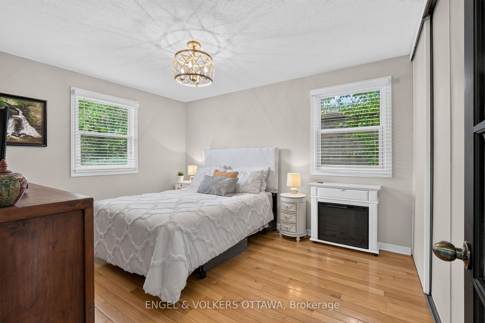 1069 St Germain Crescent Property Photo 24