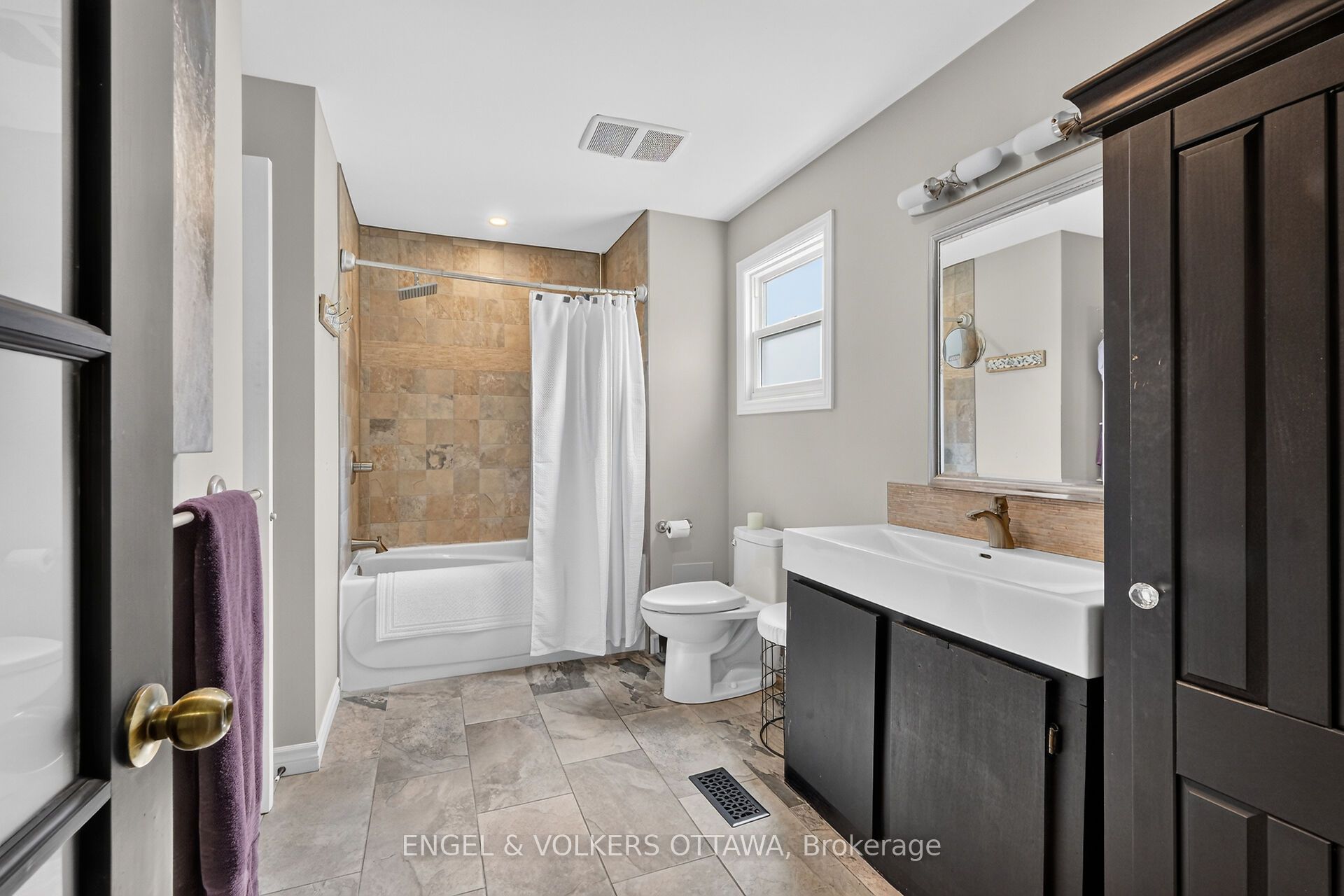 1069 St Germain Crescent Property Photo 25