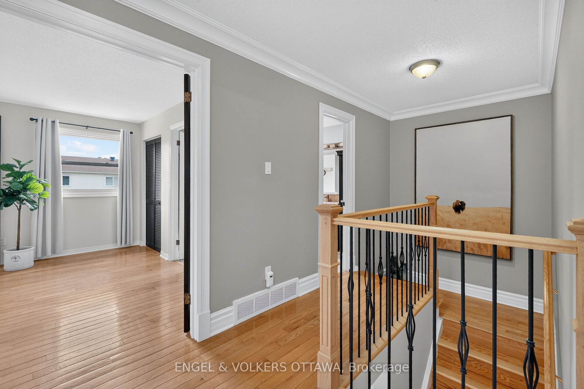 1069 St Germain Crescent Property Photo 29