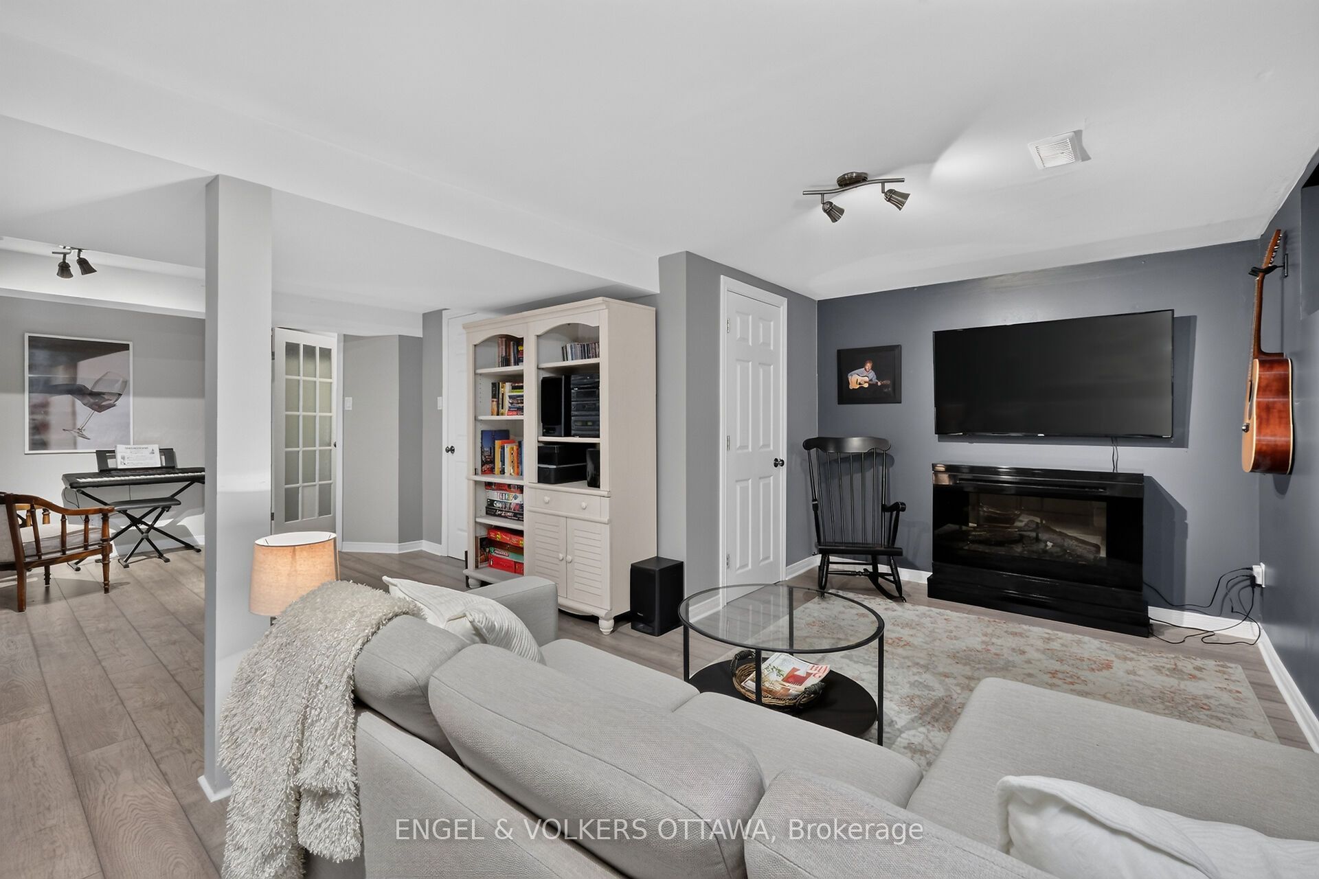 1069 St Germain Crescent Property Photo 32