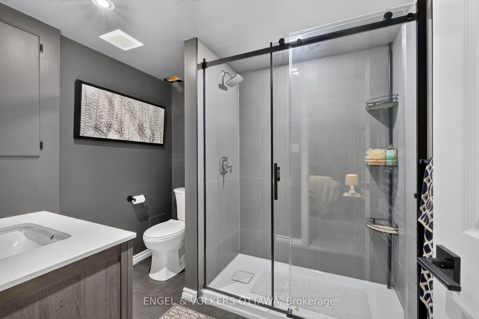 1069 St Germain Crescent Property Photo 34