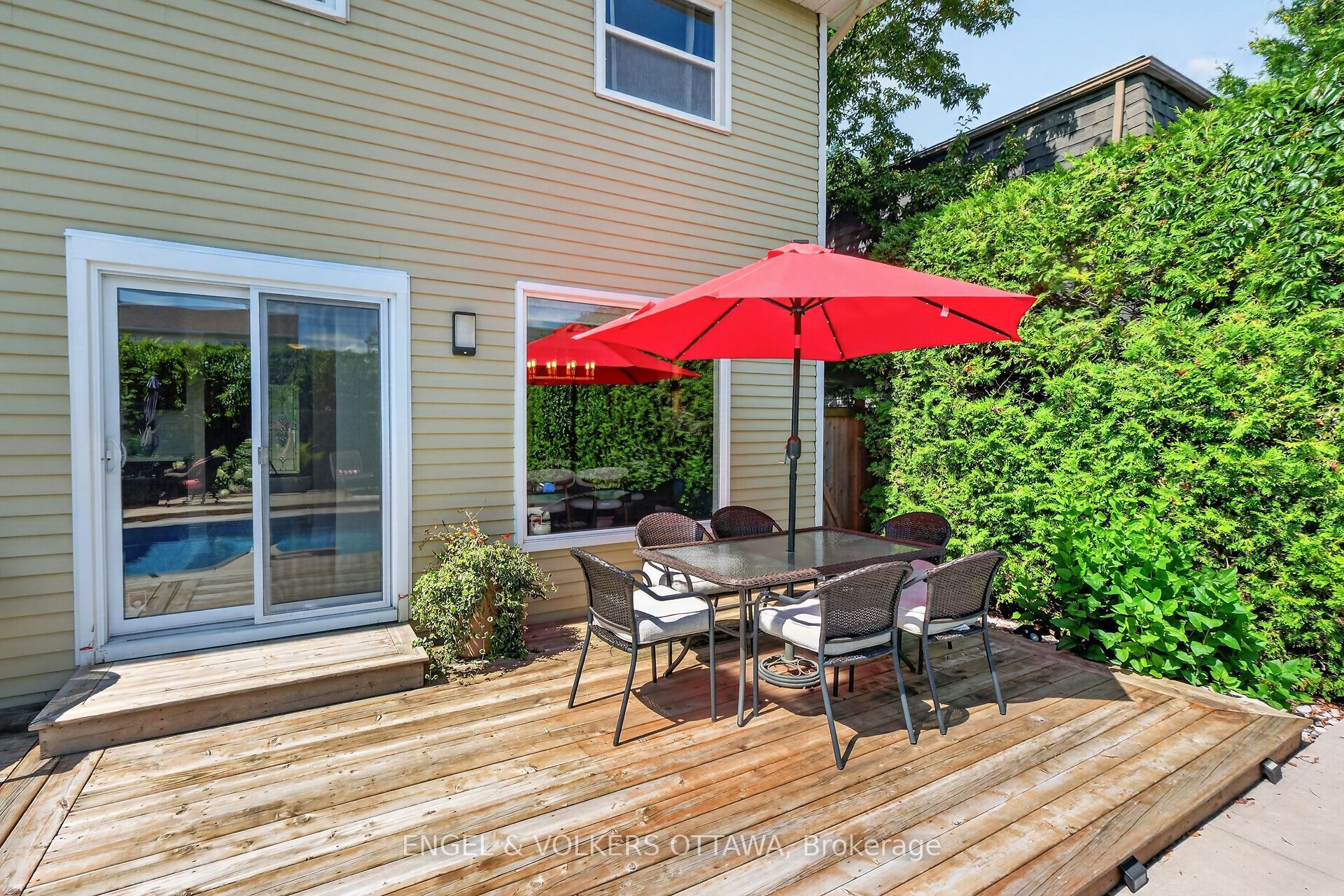 1069 St Germain Crescent Property Photo 45