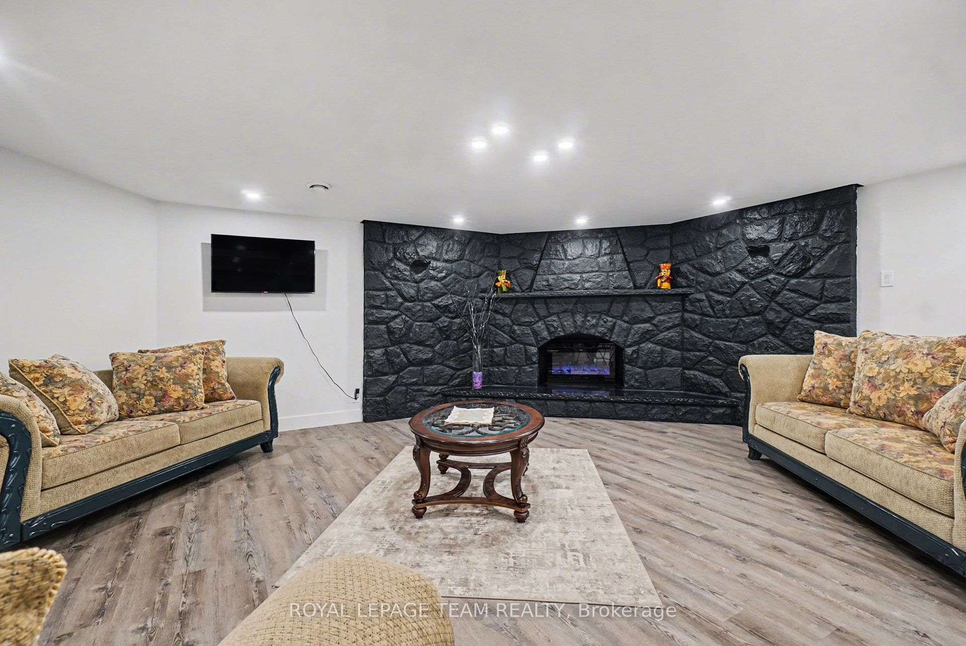1570 River Road Property Photo 4