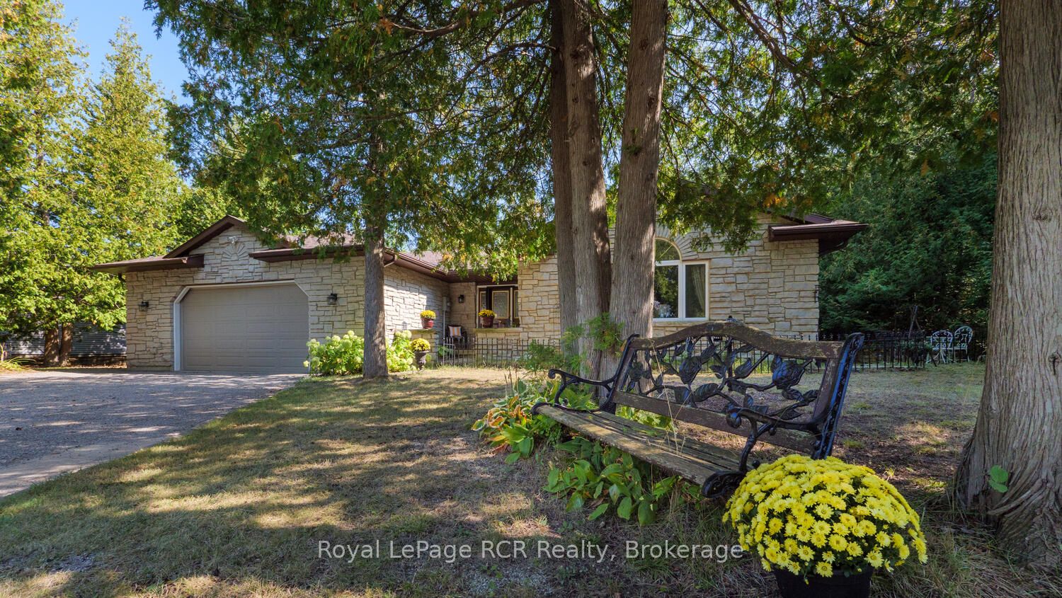55 Shamrock Boulevard Property Photo 1