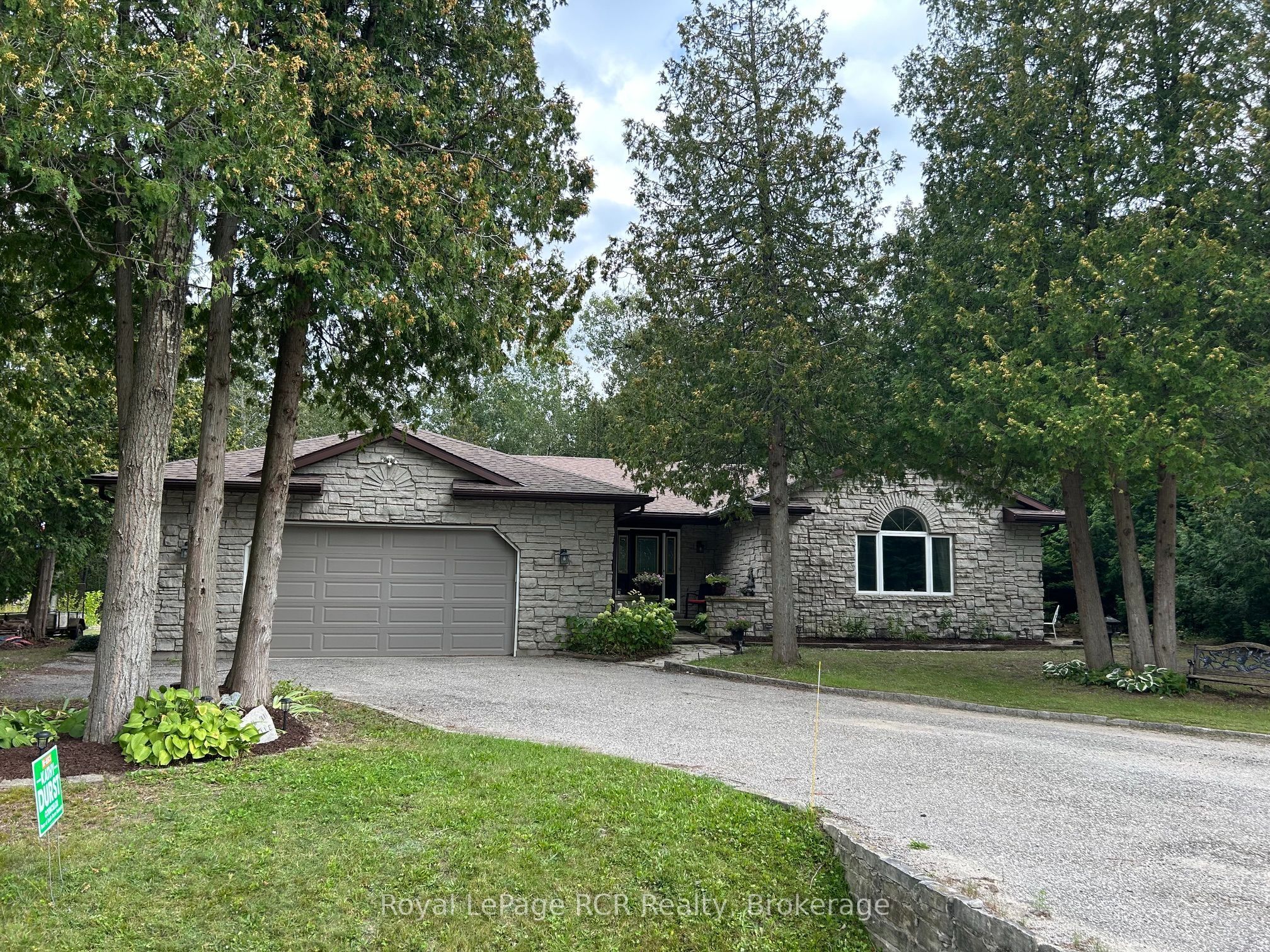 55 Shamrock Boulevard Property Photo 1