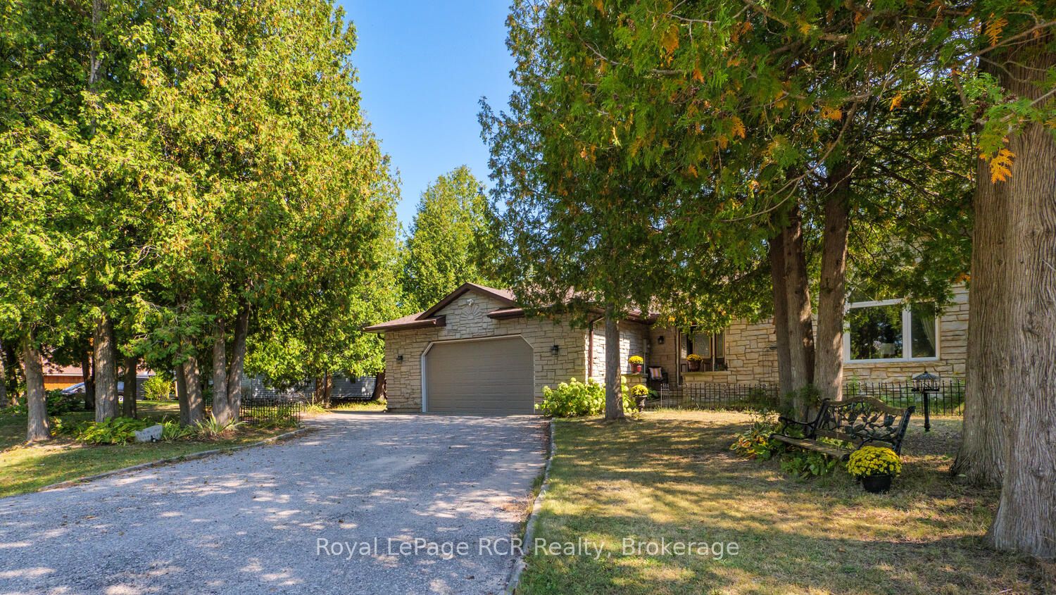 55 Shamrock Boulevard Property Photo 2