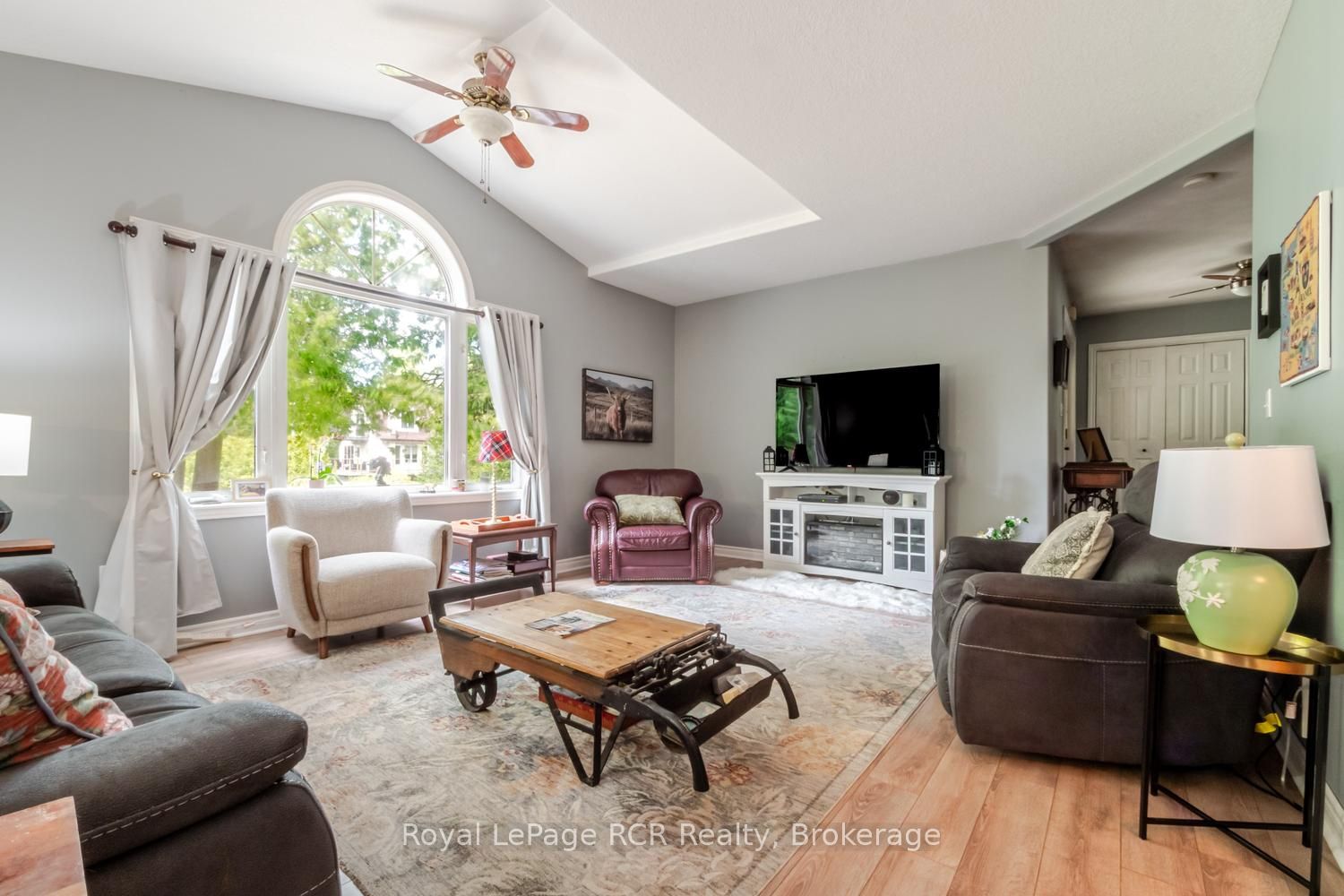 55 Shamrock Boulevard Property Photo 12