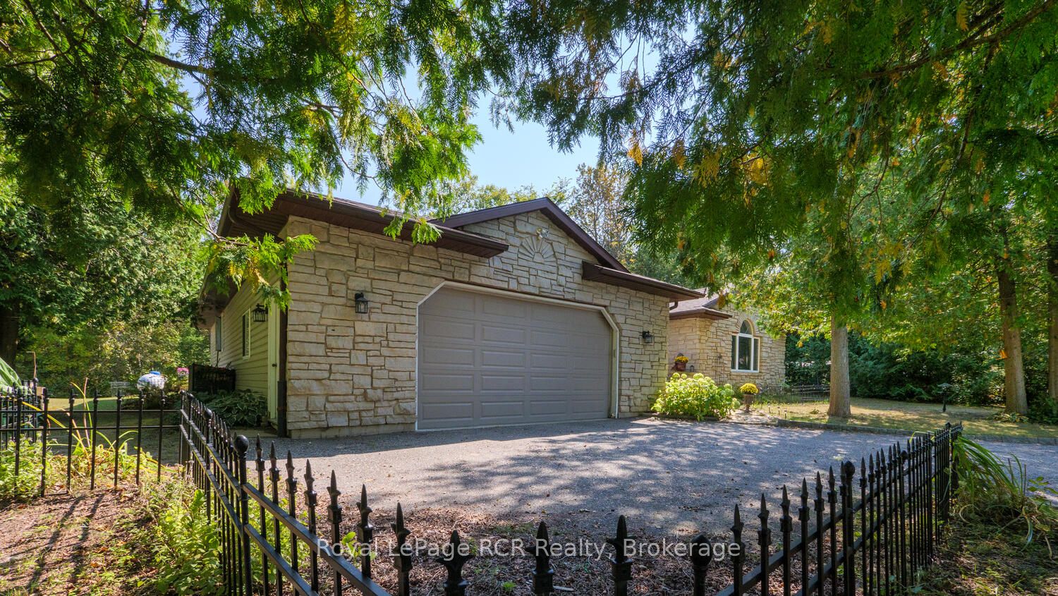 55 Shamrock Boulevard Property Photo 31