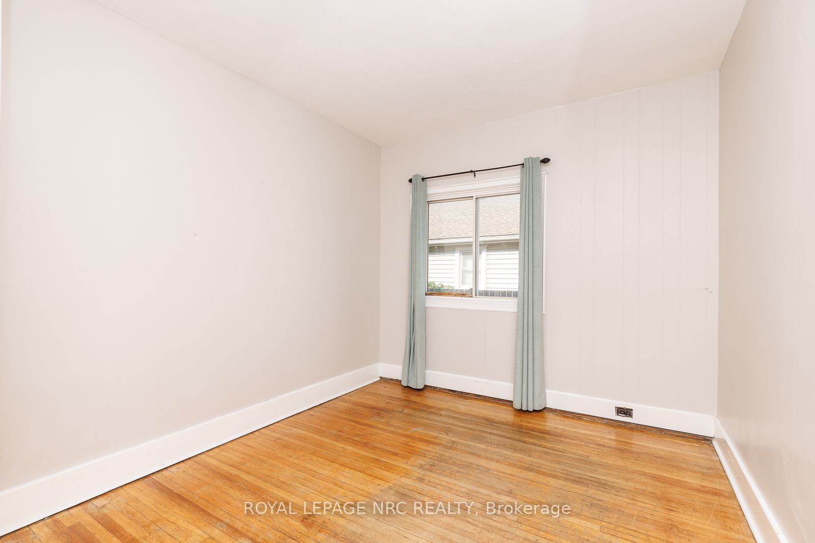 242 Henrietta Street Property Photo 13