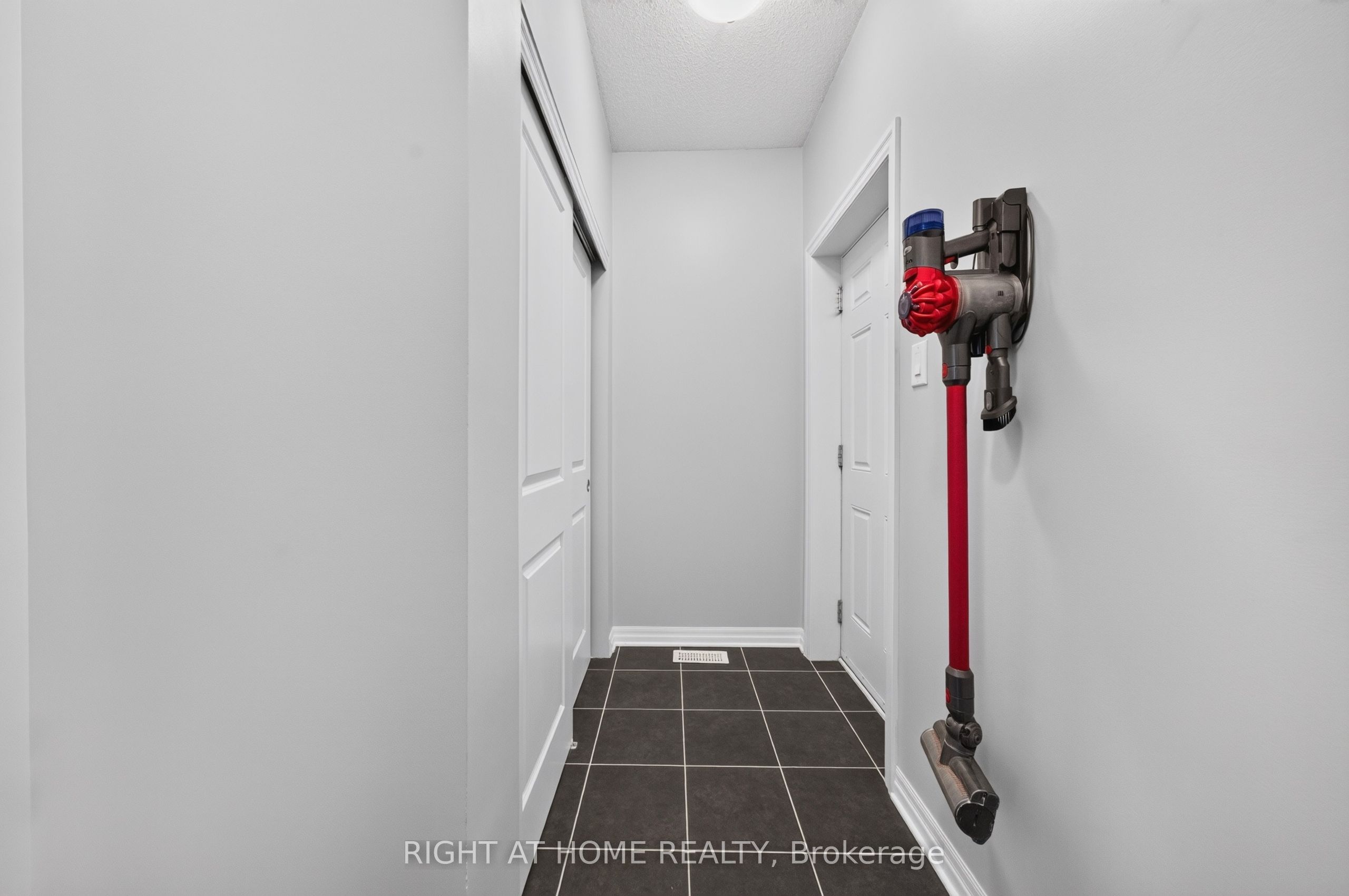 624 Spring Valley Drive Property Photo 25