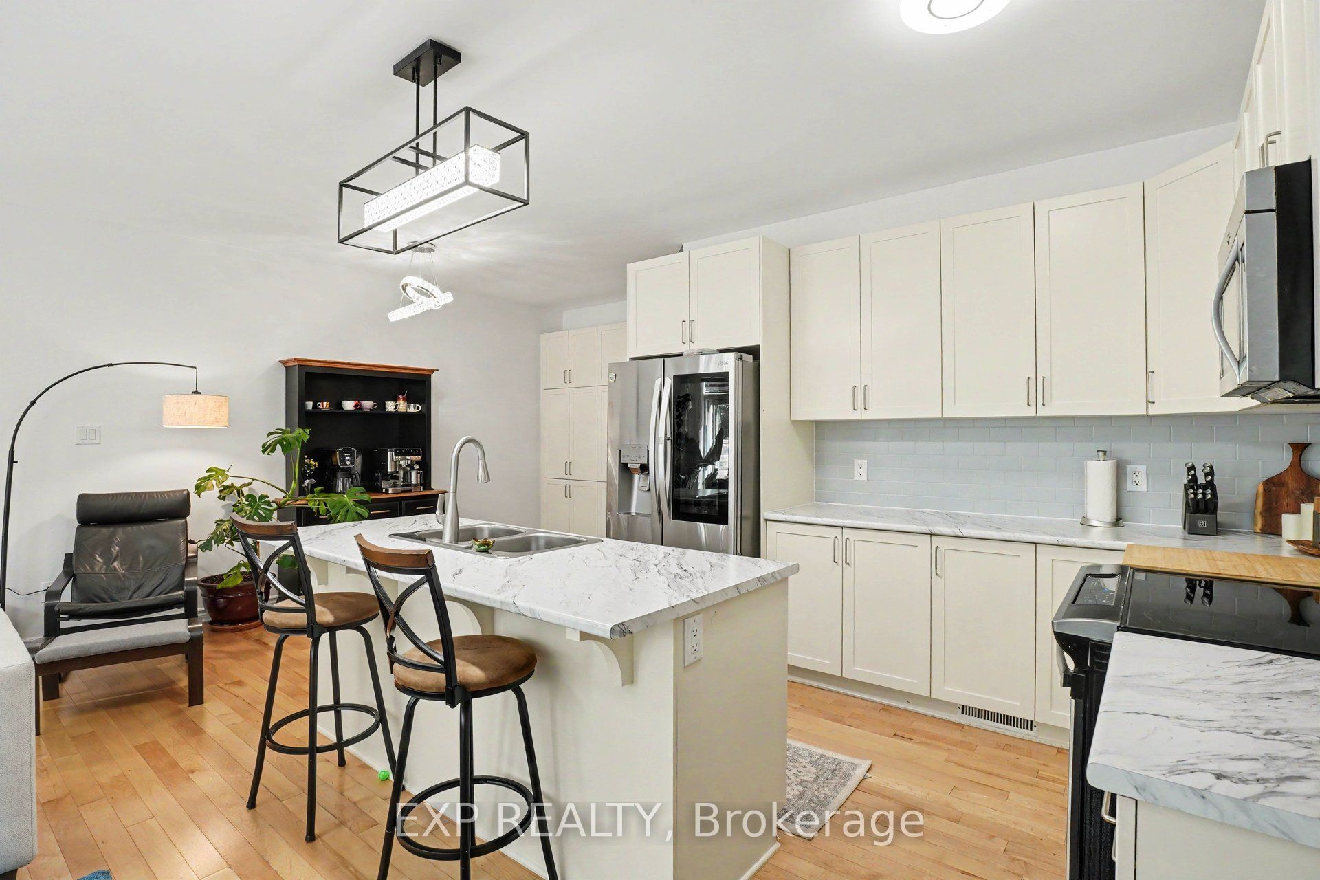 897 Bunchberry Way Property Photo 10