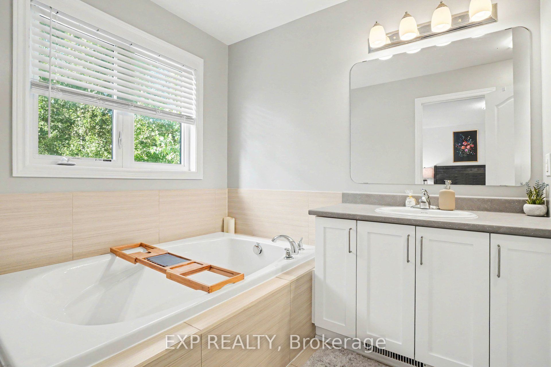897 Bunchberry Way Property Photo 23