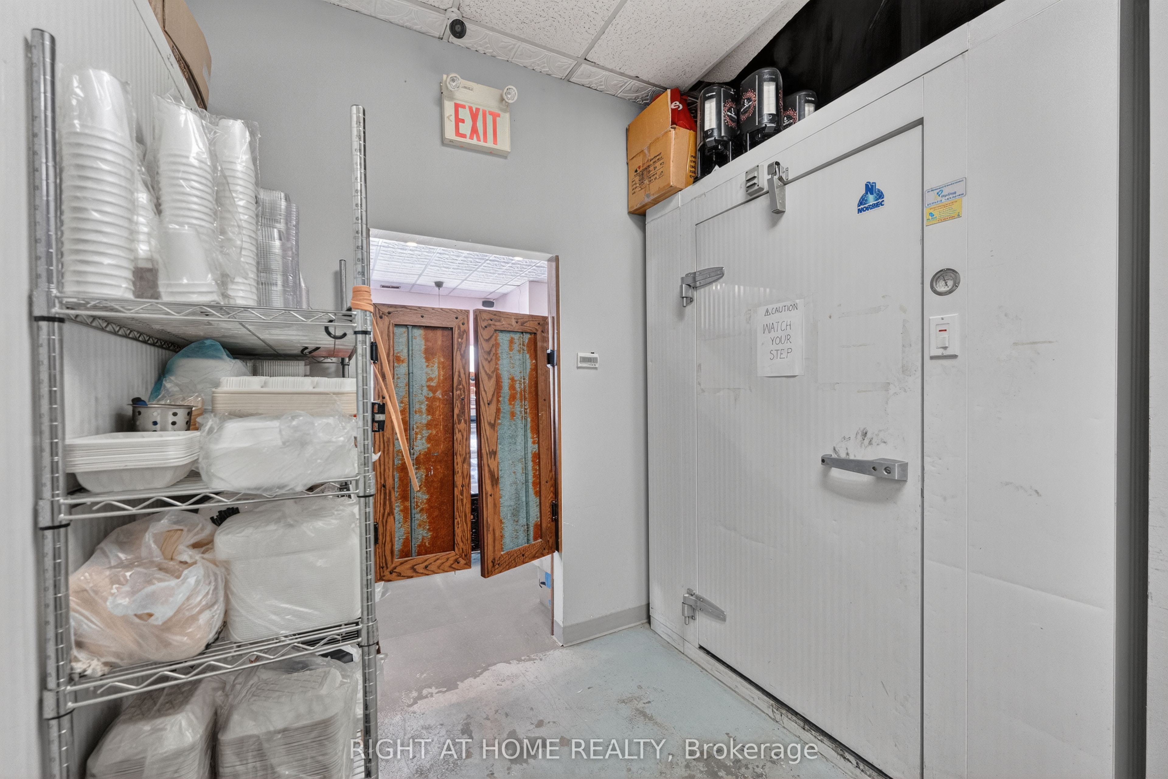5370 Canotek Road 1 Property Photo 25