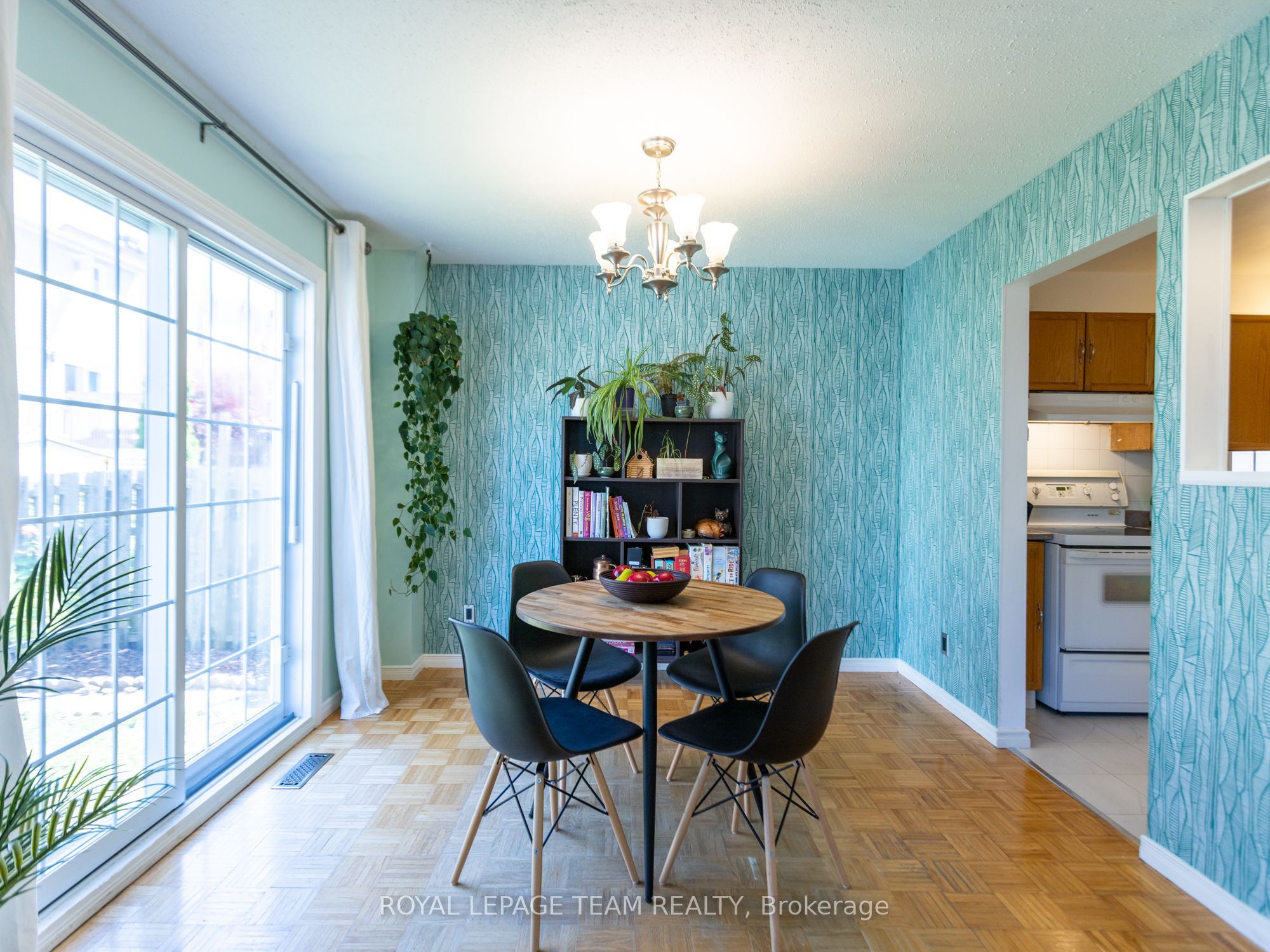 930 Alenmede Crescent Property Photo 8