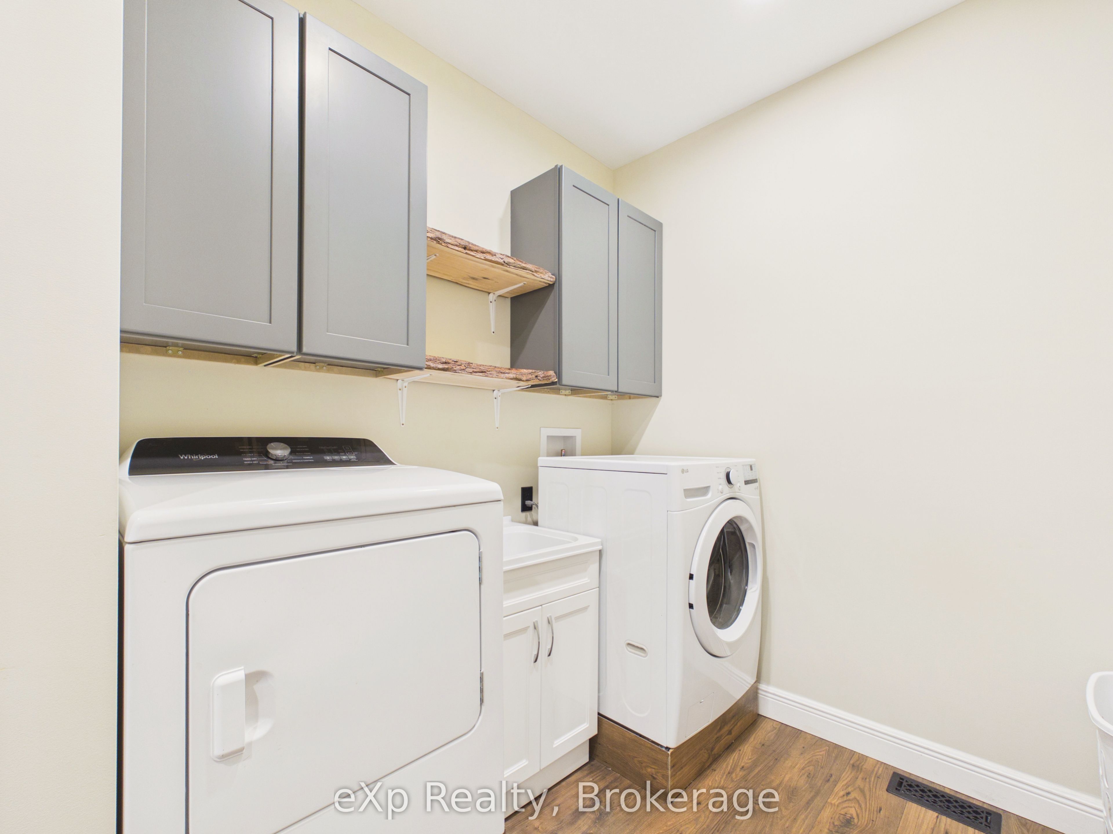 7 Weiss Drive Property Photo 13