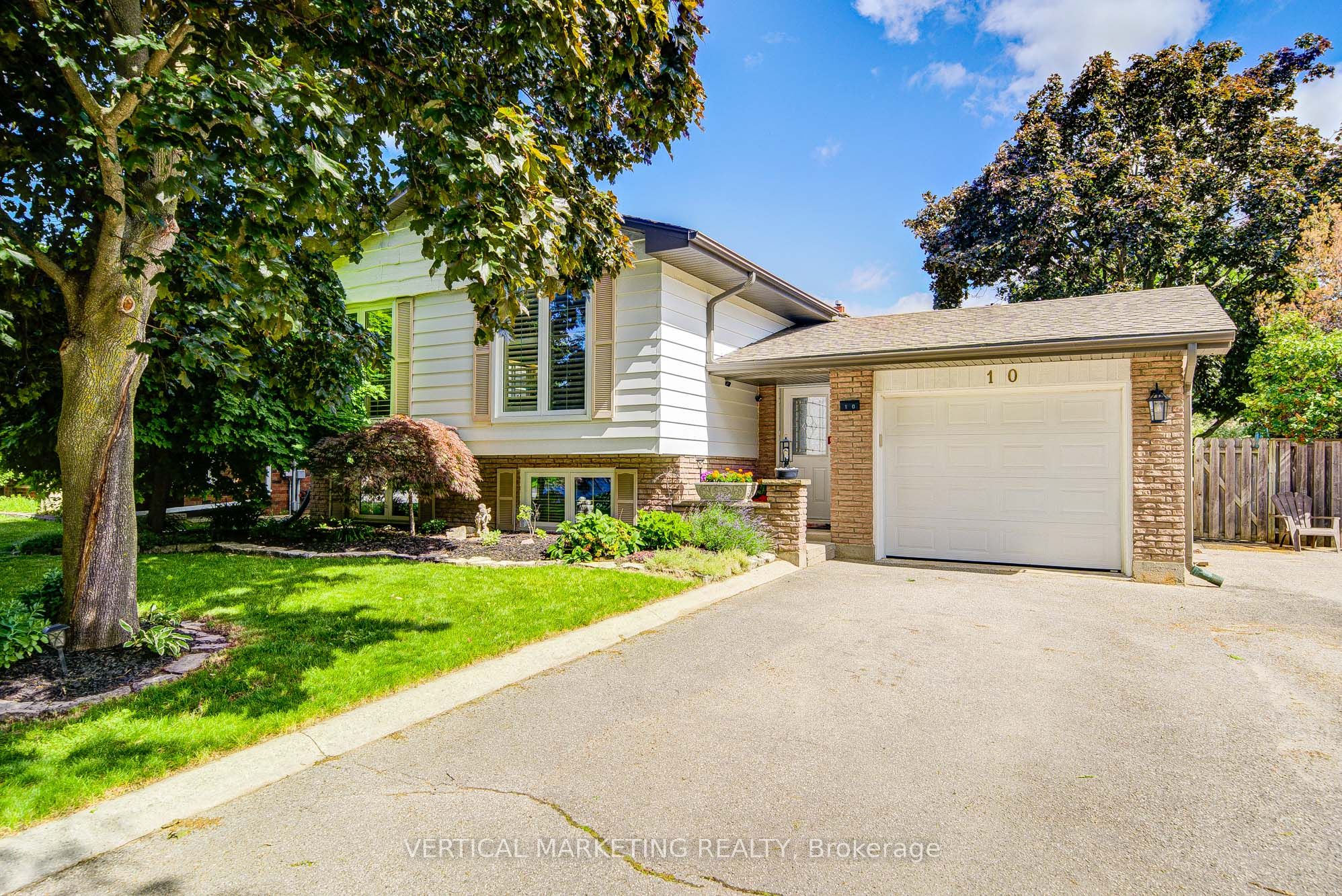 10 Crabapple Court Property Photo 2