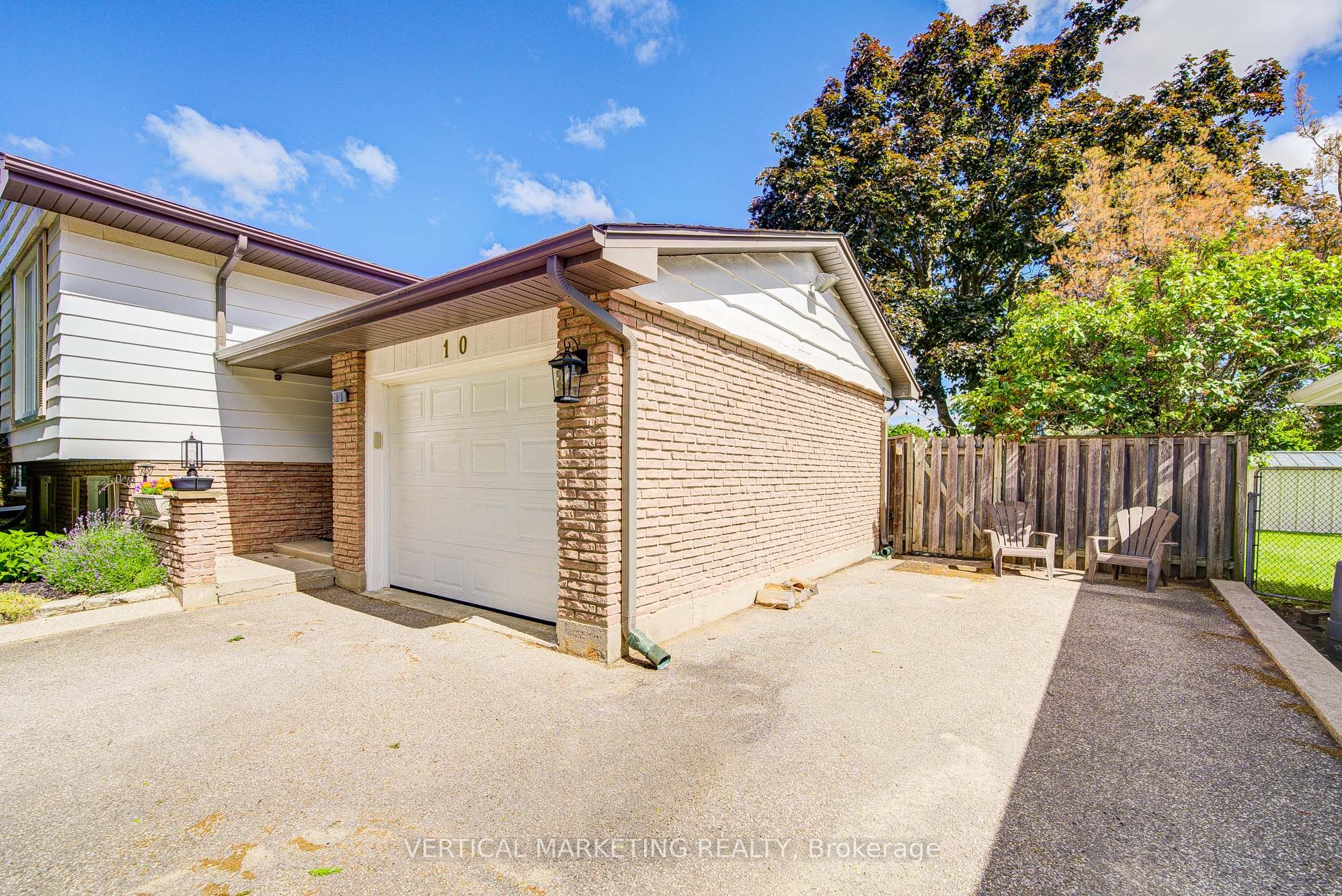 10 Crabapple Court Property Photo 3