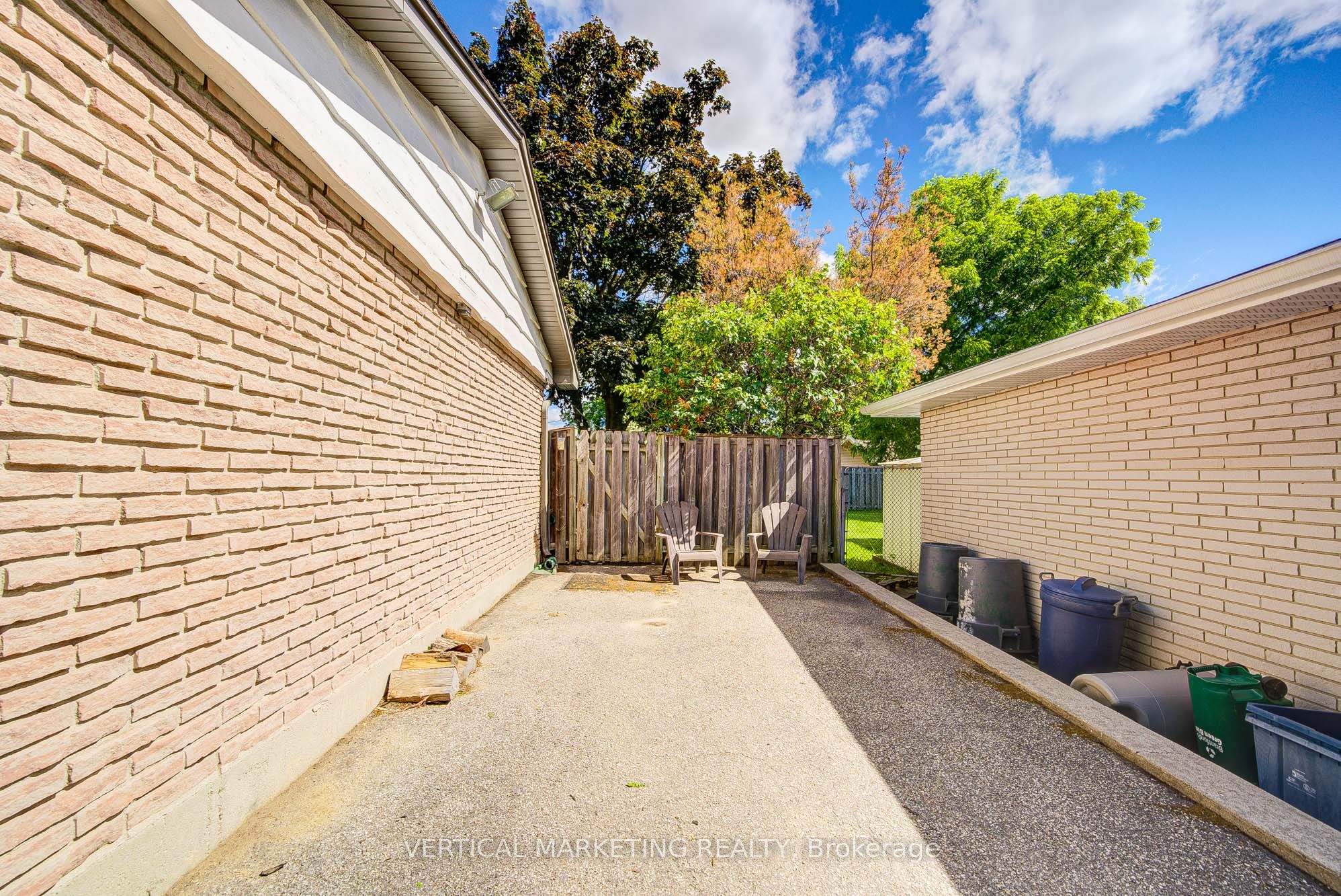 10 Crabapple Court Property Photo 4