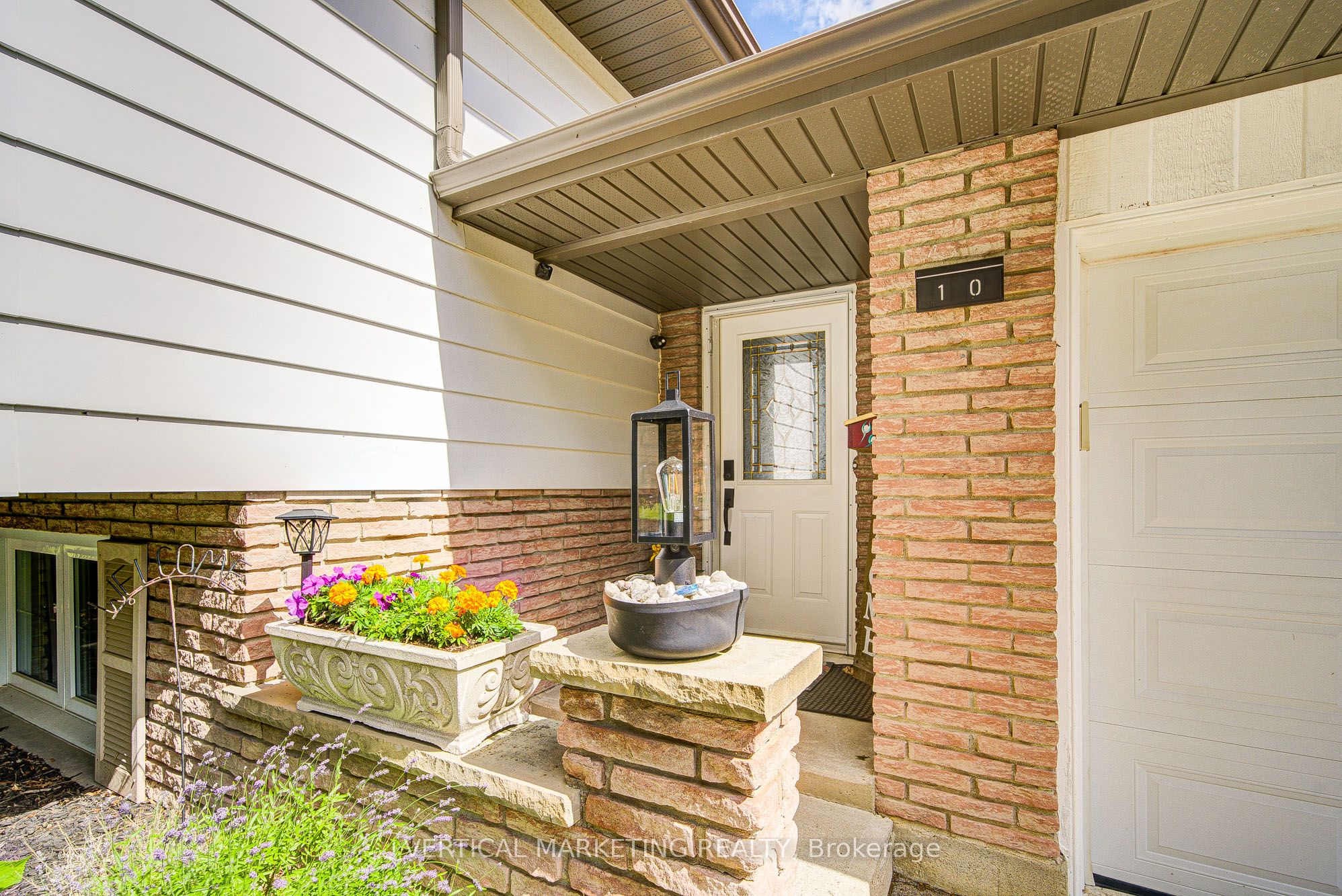 10 Crabapple Court Property Photo 5