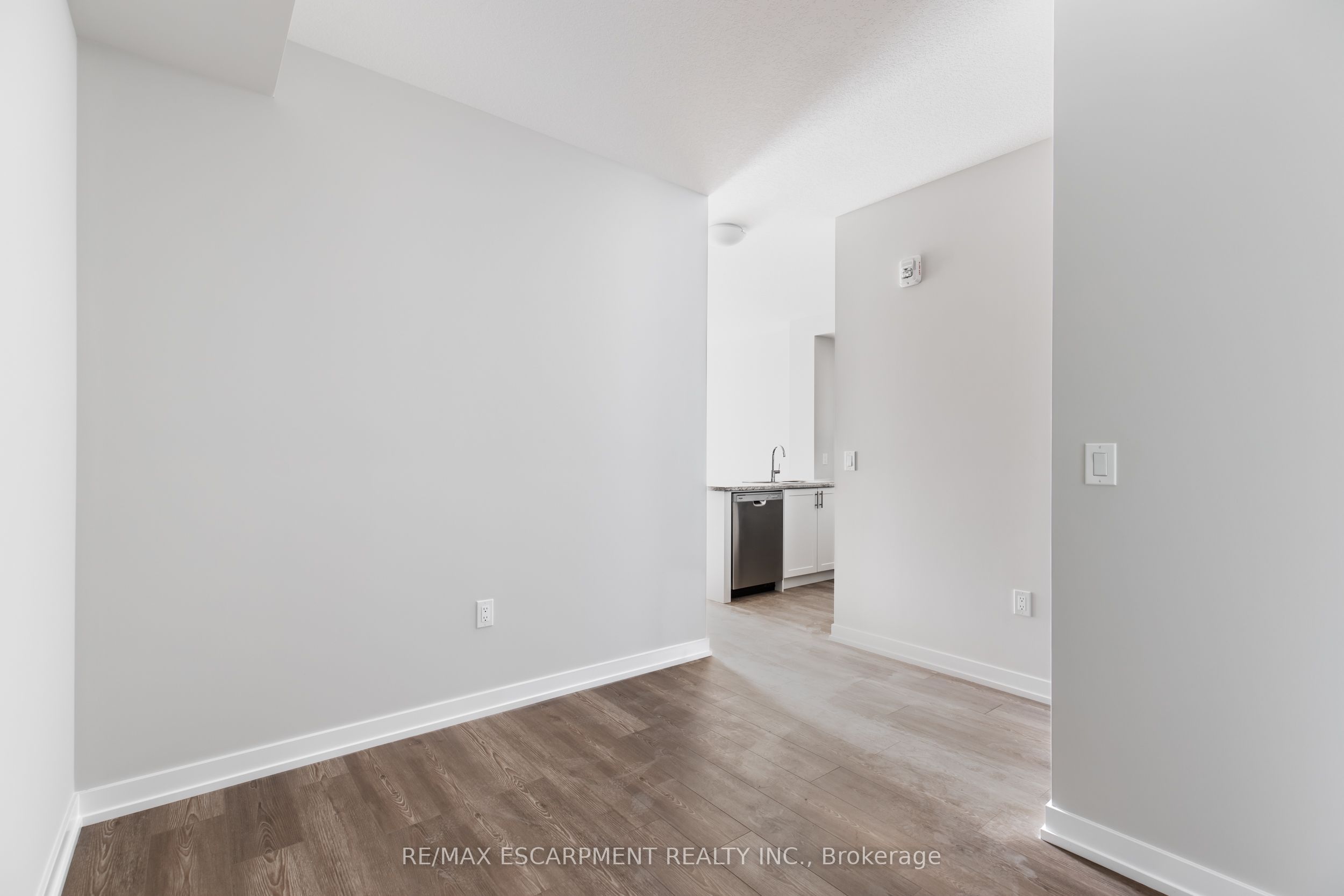 870 Queenston Road 511 Property Photo 2