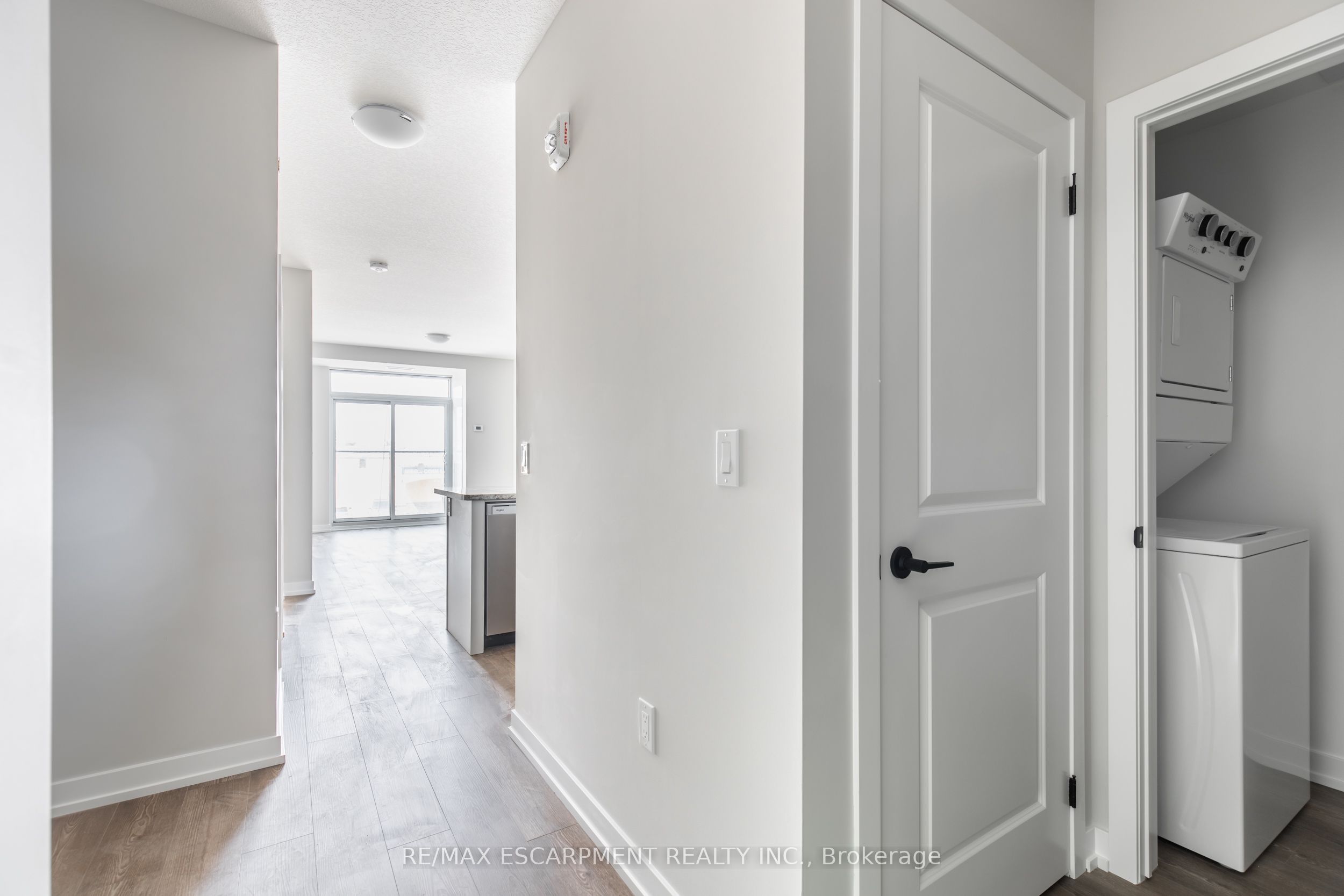 870 Queenston Road 511 Property Photo 3