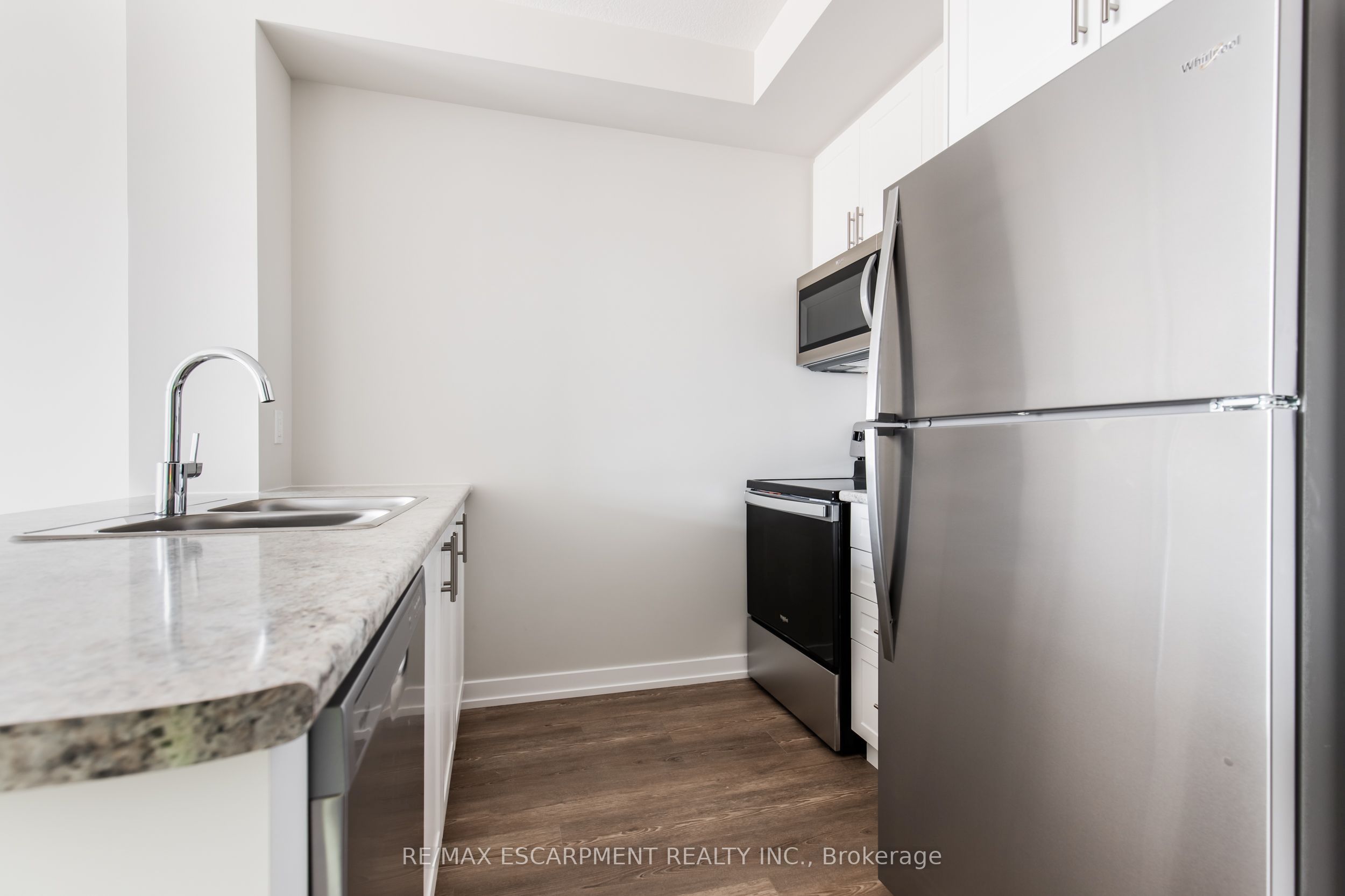 870 Queenston Road 511 Property Photo 7