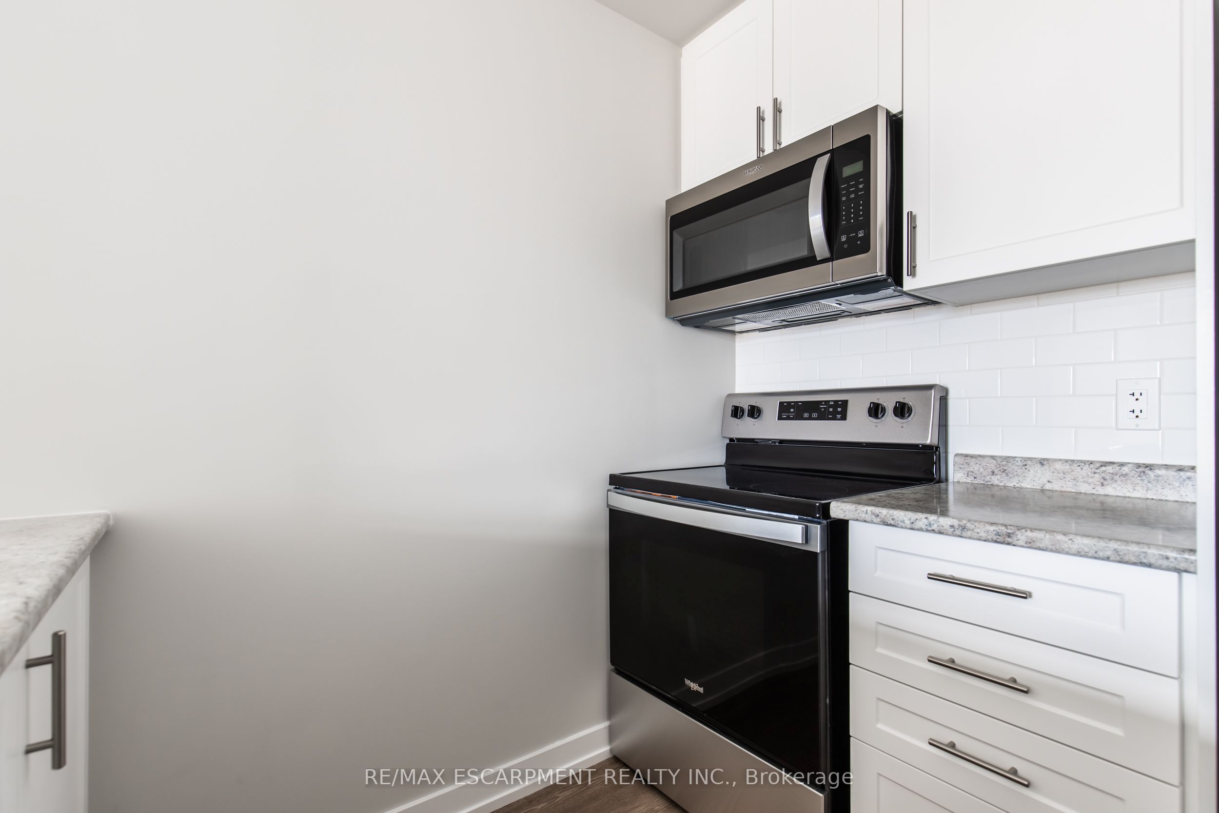 870 Queenston Road 511 Property Photo 8