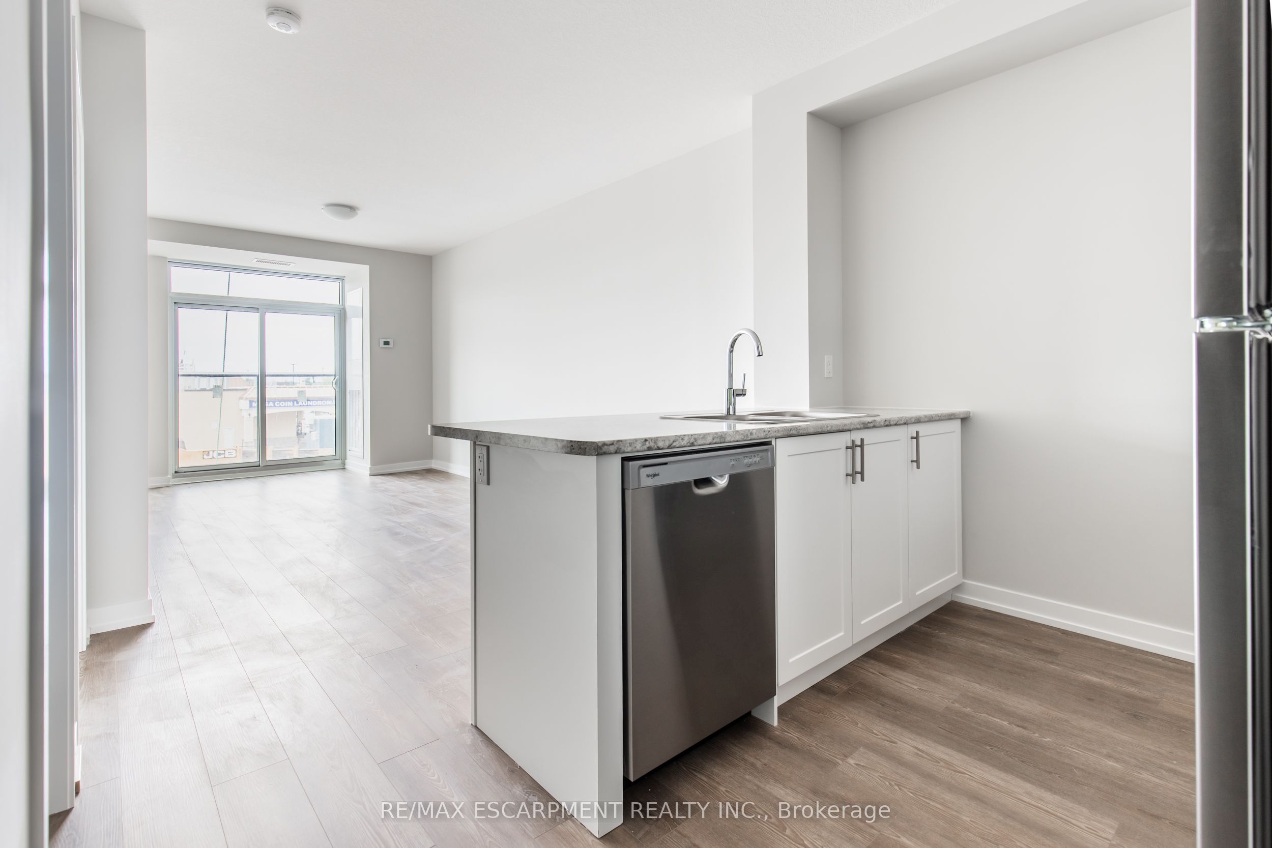 870 Queenston Road 511 Property Photo 14