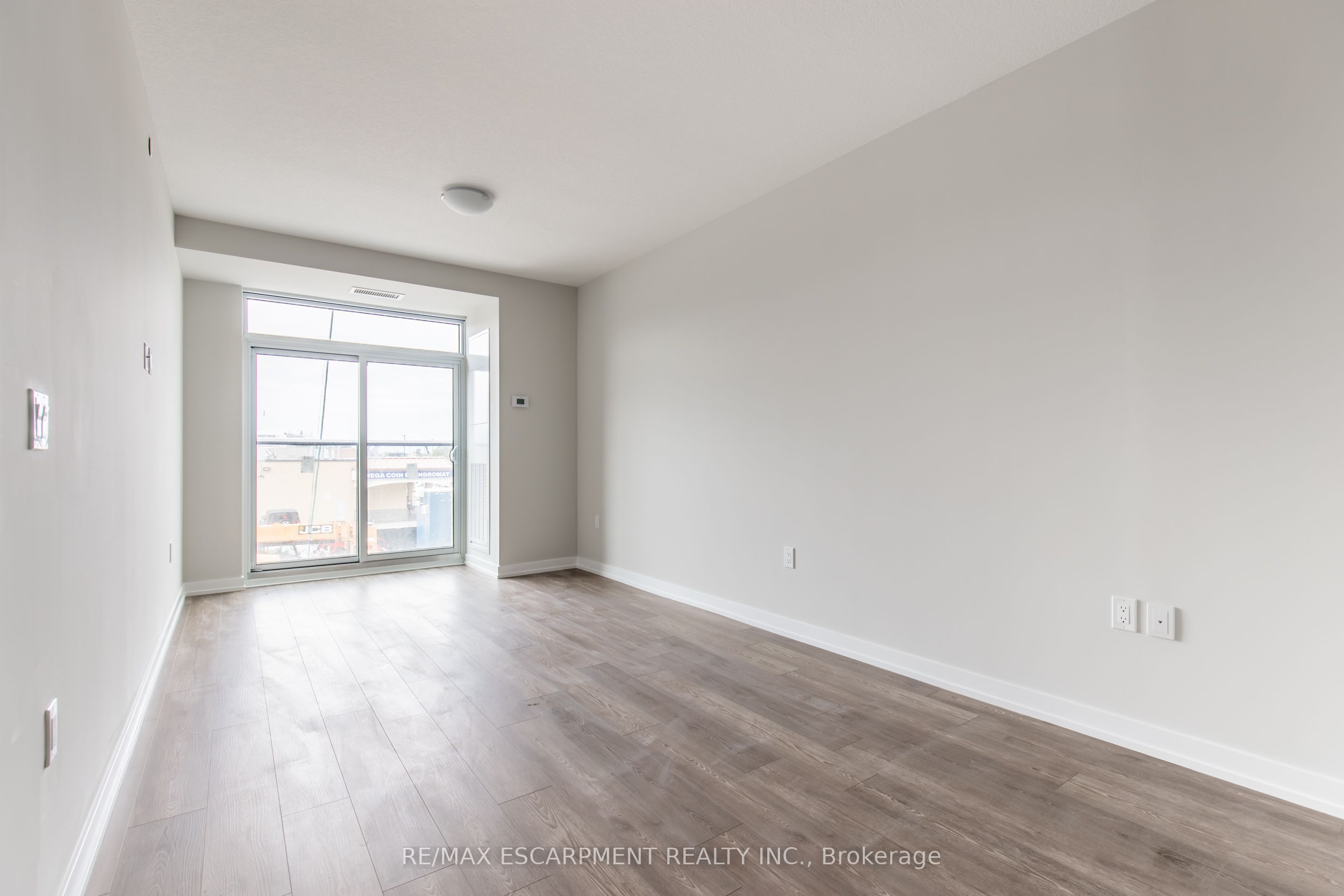 870 Queenston Road 511 Property Photo 18