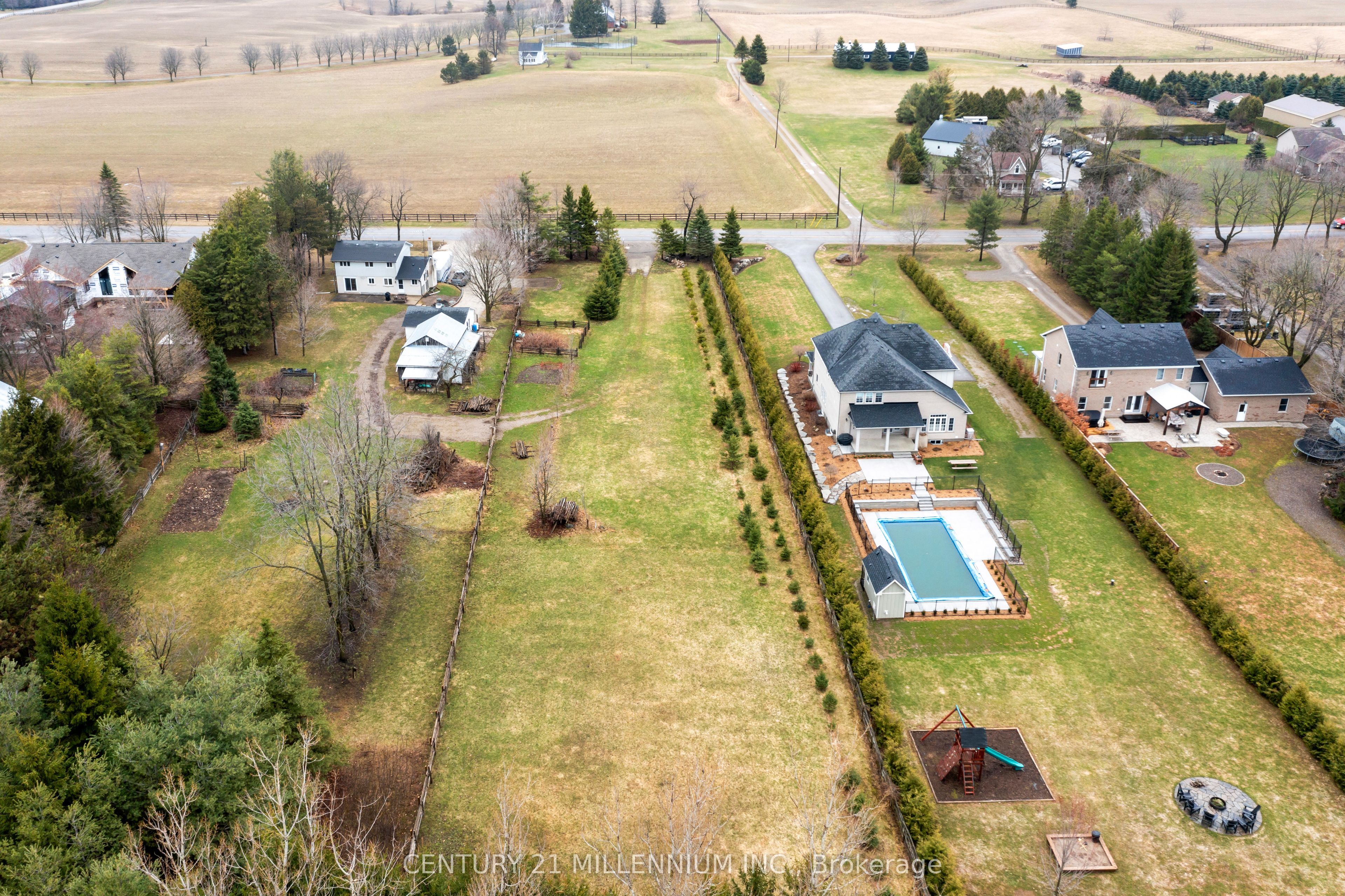 5358 Ninth Line Property Photo 2