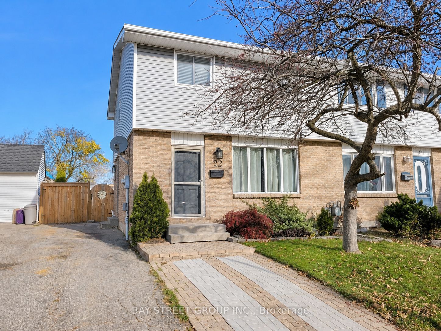 22 ROSAMOND Crescent Property Photo 1
