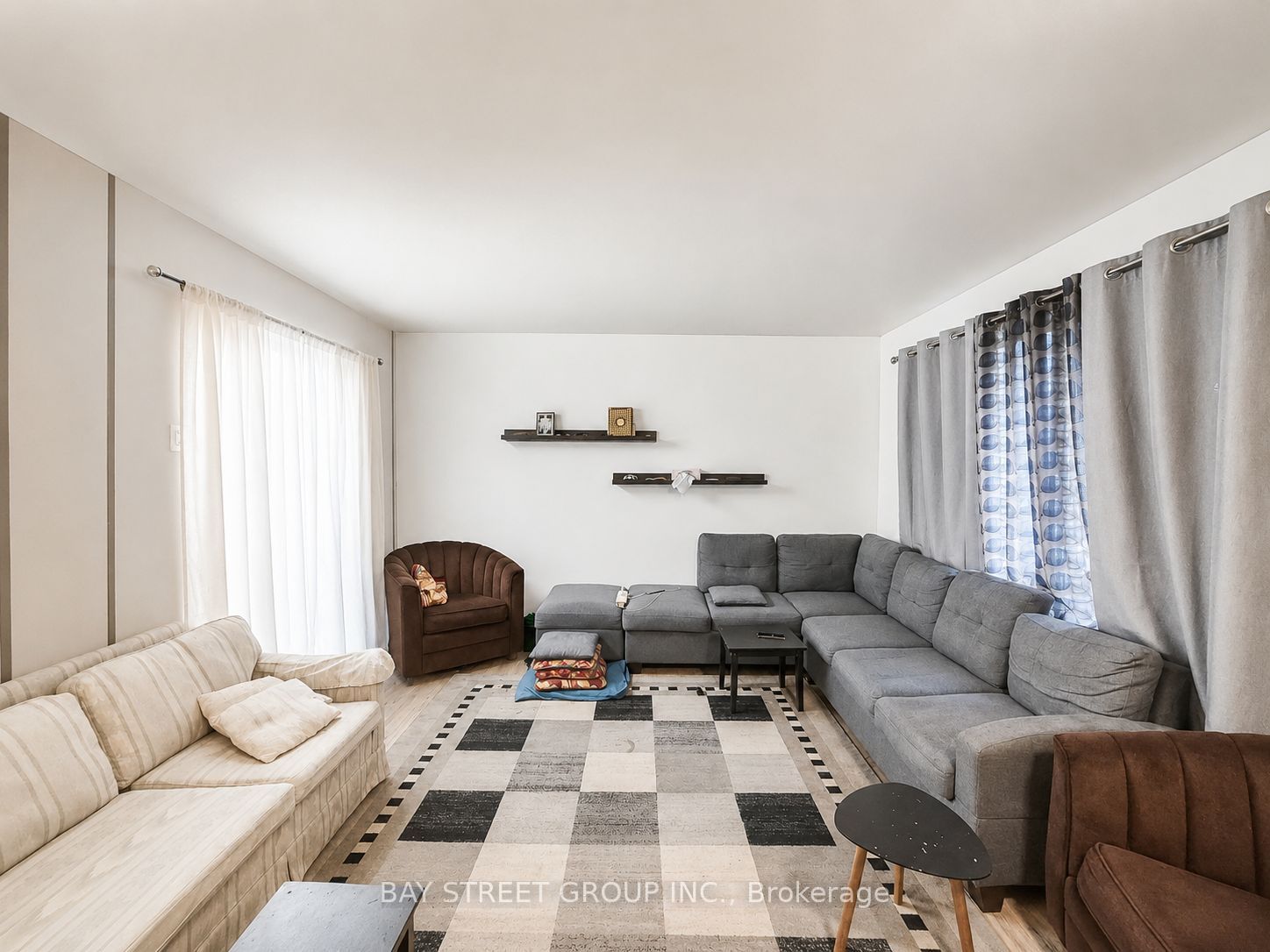 22 Rosamond Crescent Property Photo 2