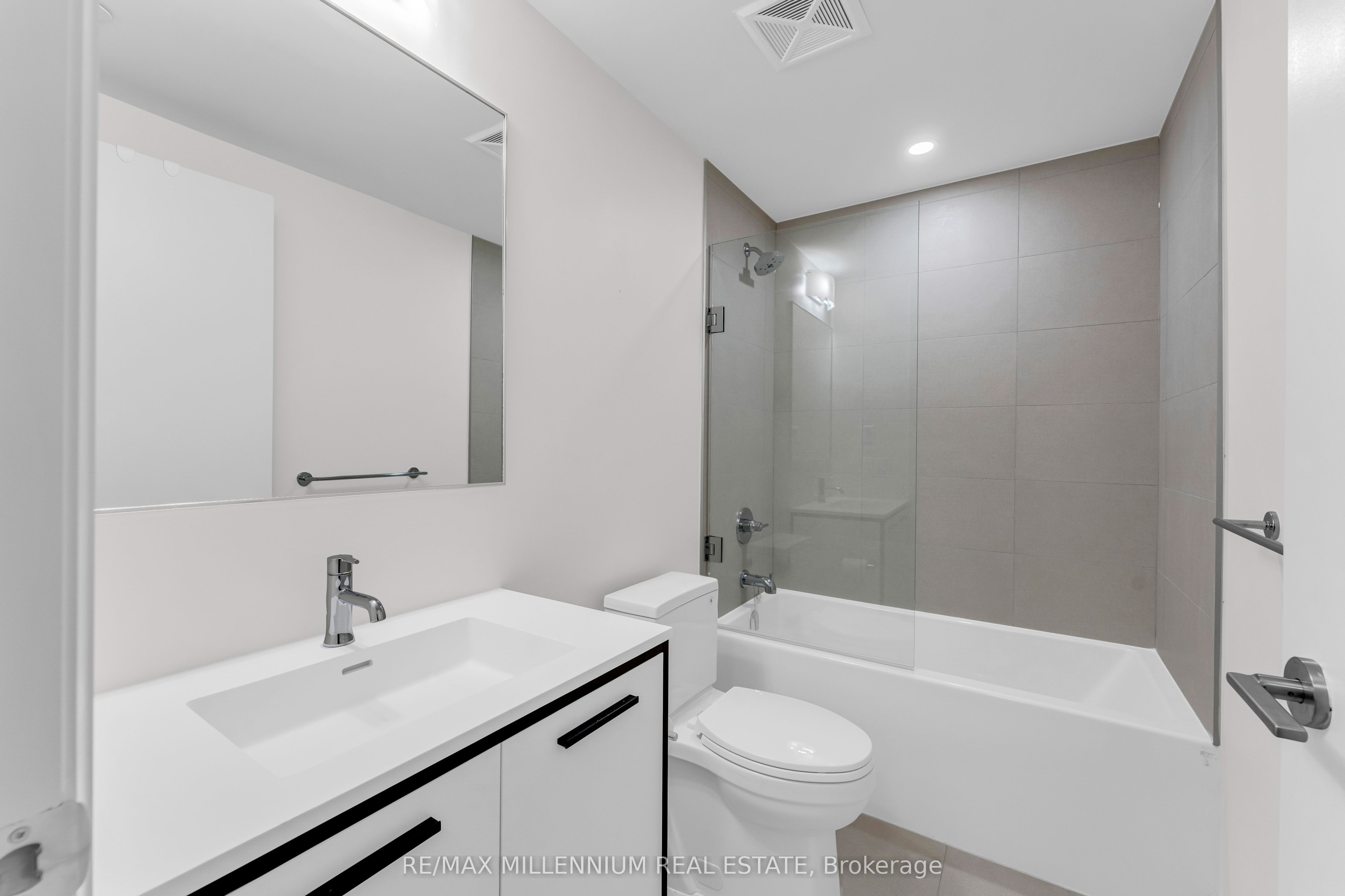 385 Winston Road 1011 Property Photo 6