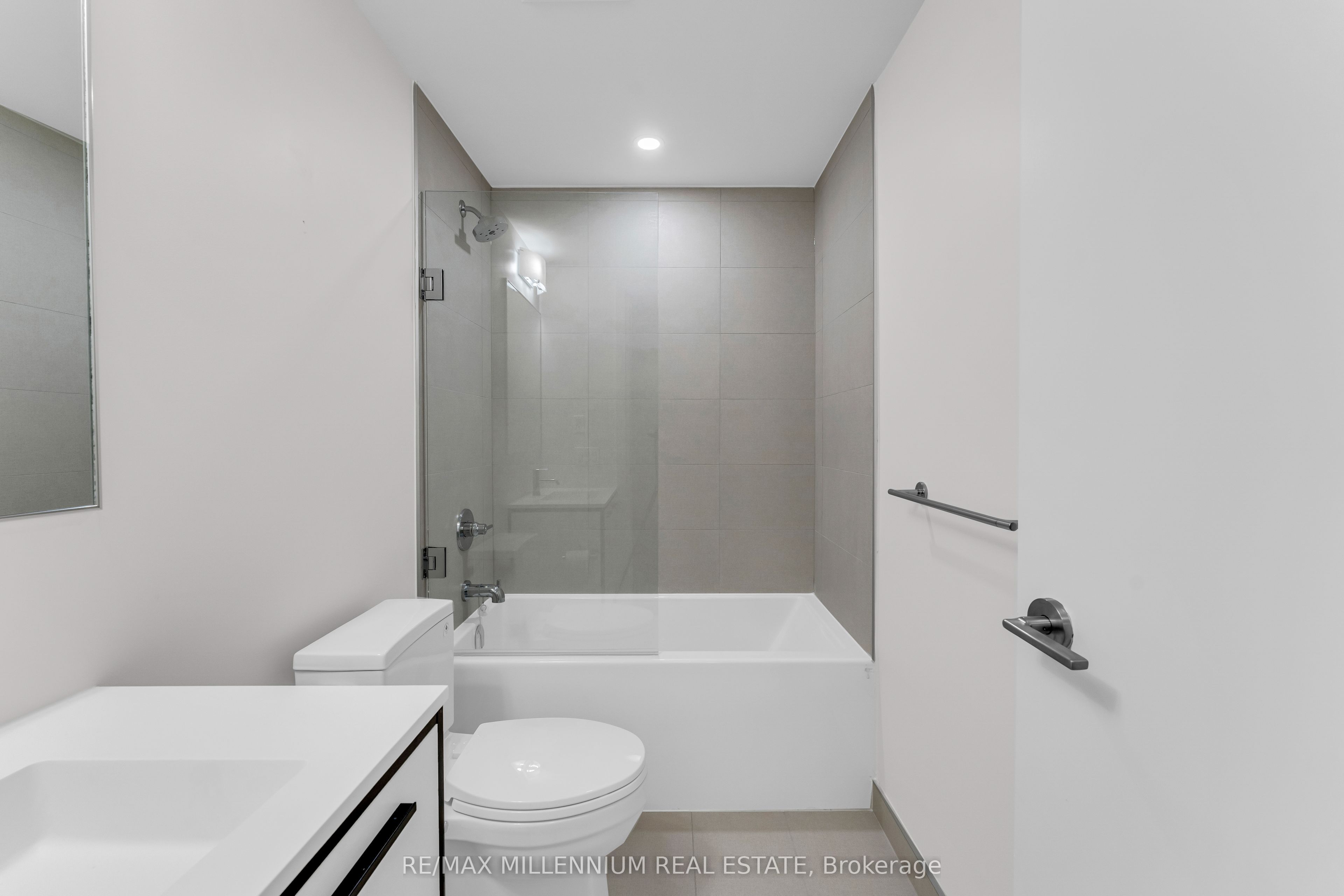 385 Winston Road 1011 Property Photo 7