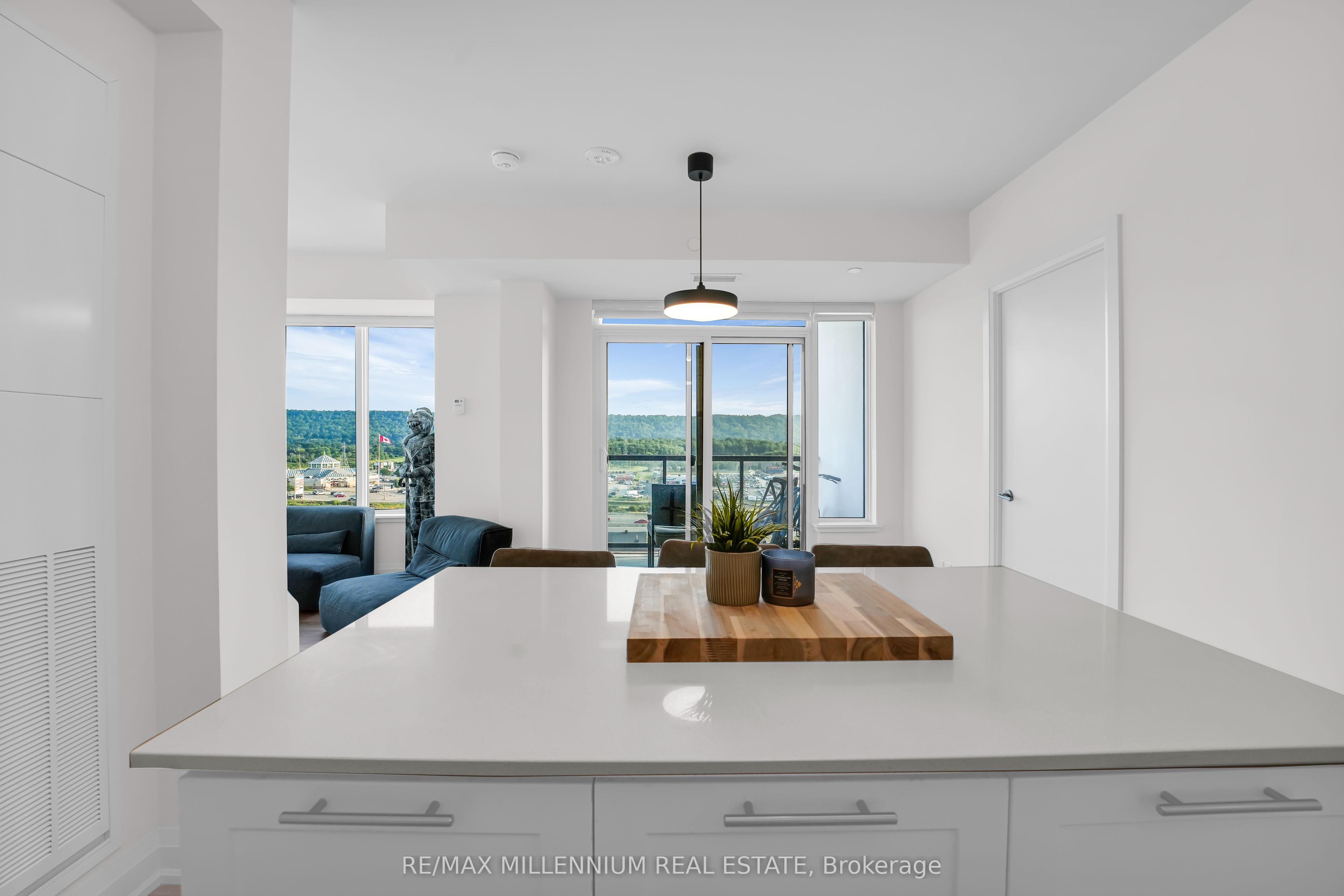 385 Winston Road 1011 Property Photo 12
