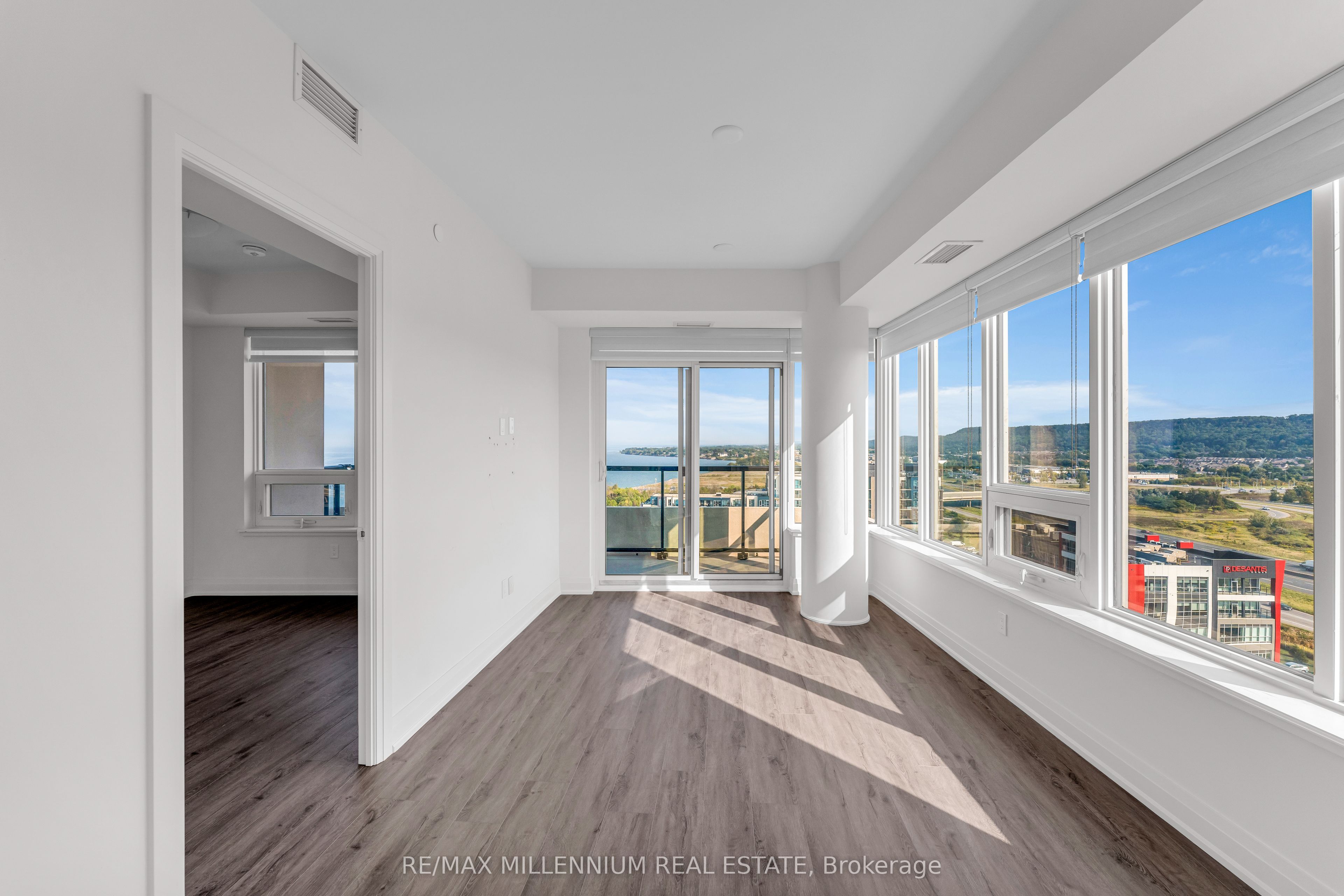 385 Winston Road 1011 Property Photo 14