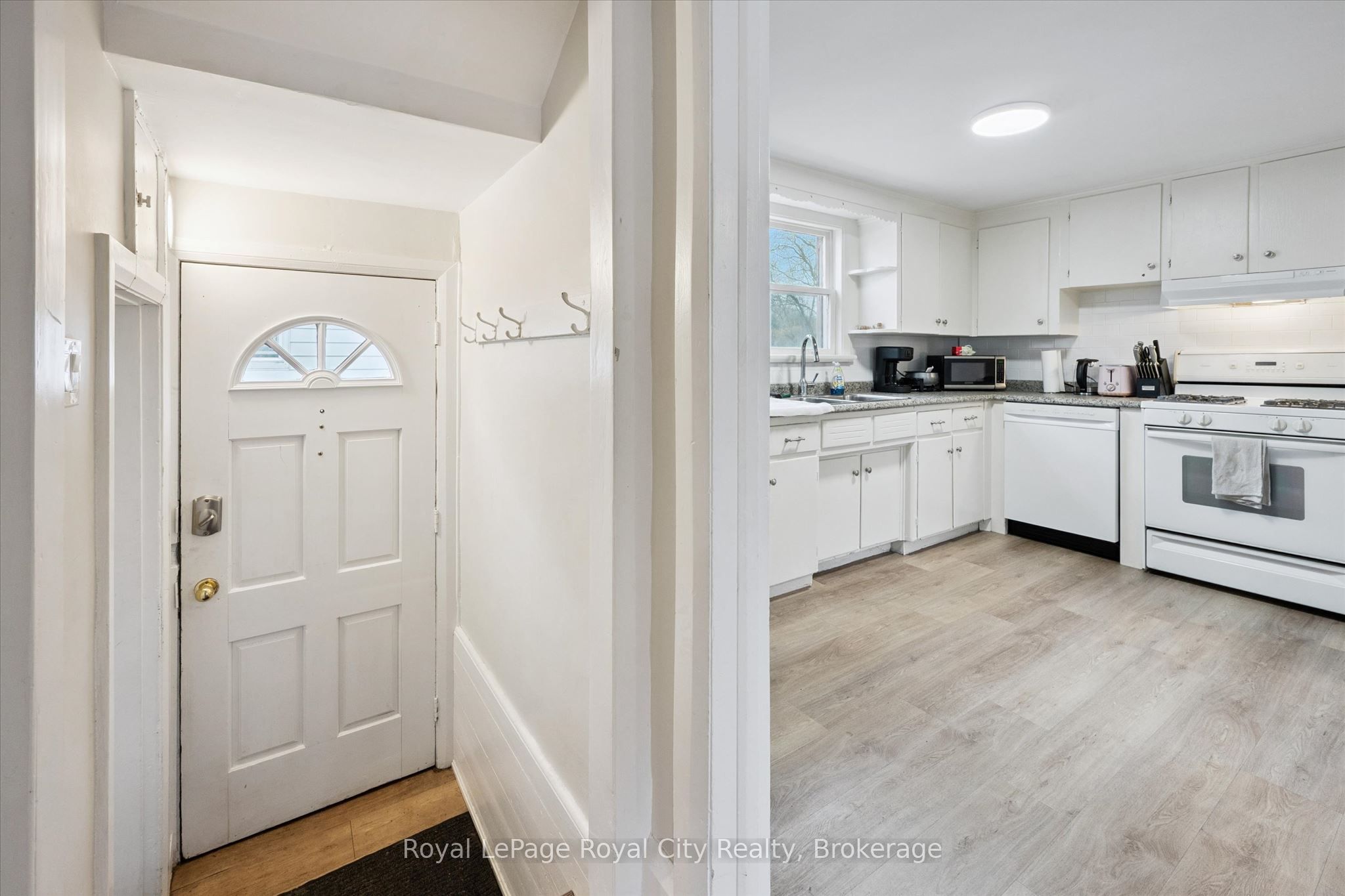 29 Hooper Street W 2 Property Photo 2