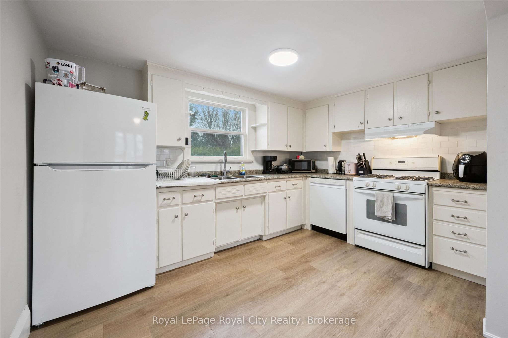 29 Hooper Street W 2 Property Photo 3