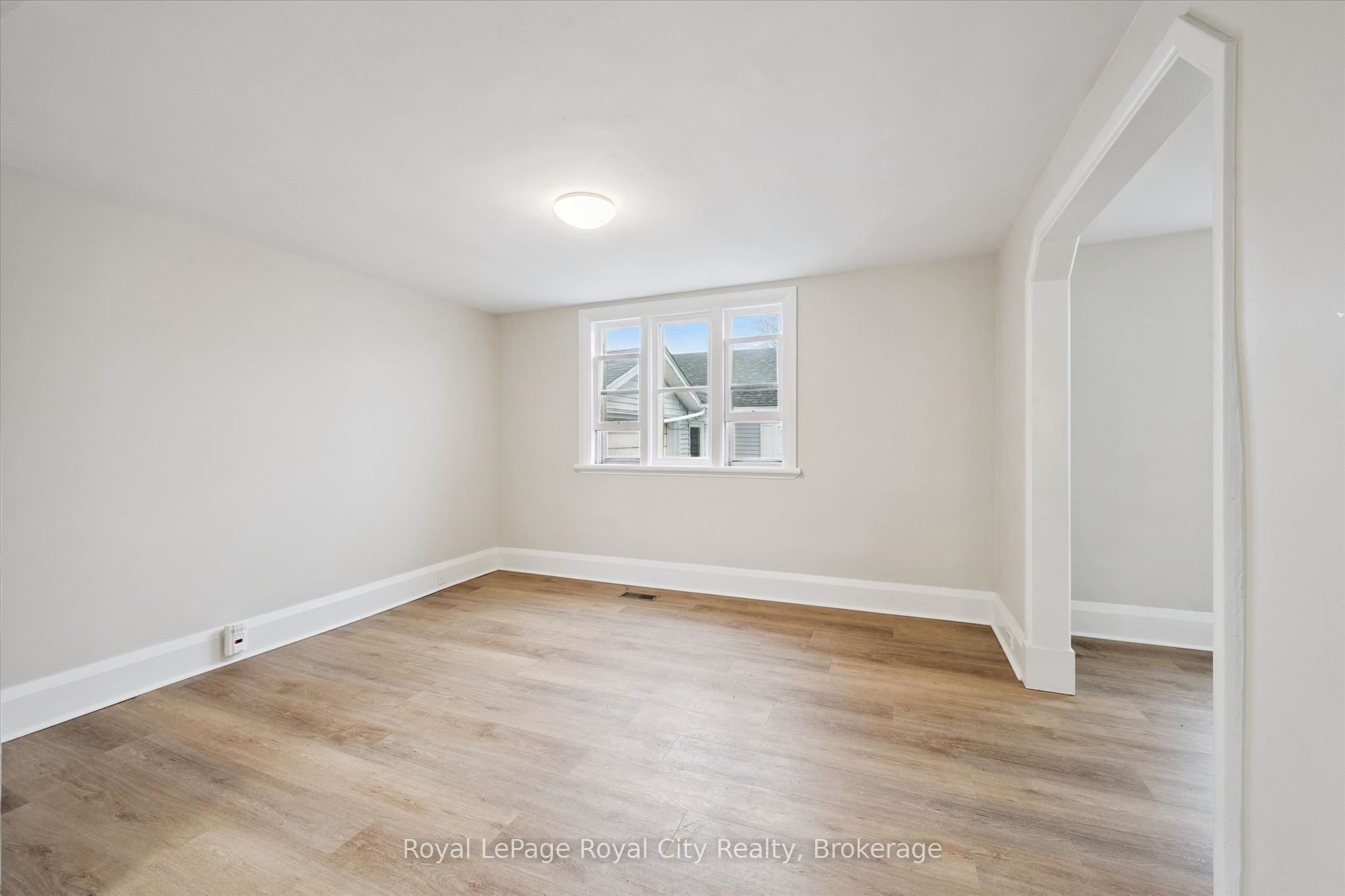 29 Hooper Street W 2 Property Photo 7