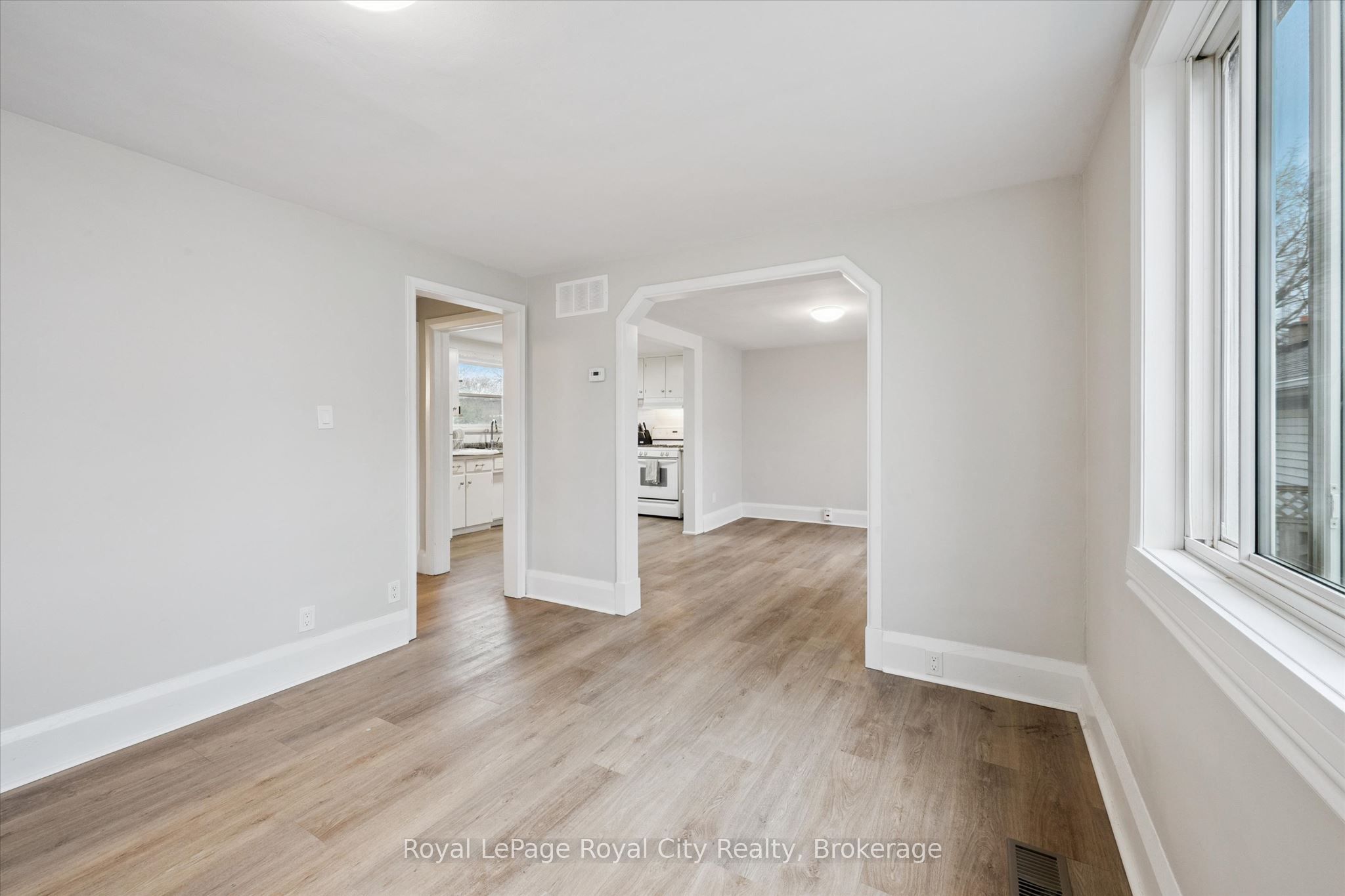 29 Hooper Street W 2 Property Photo 11