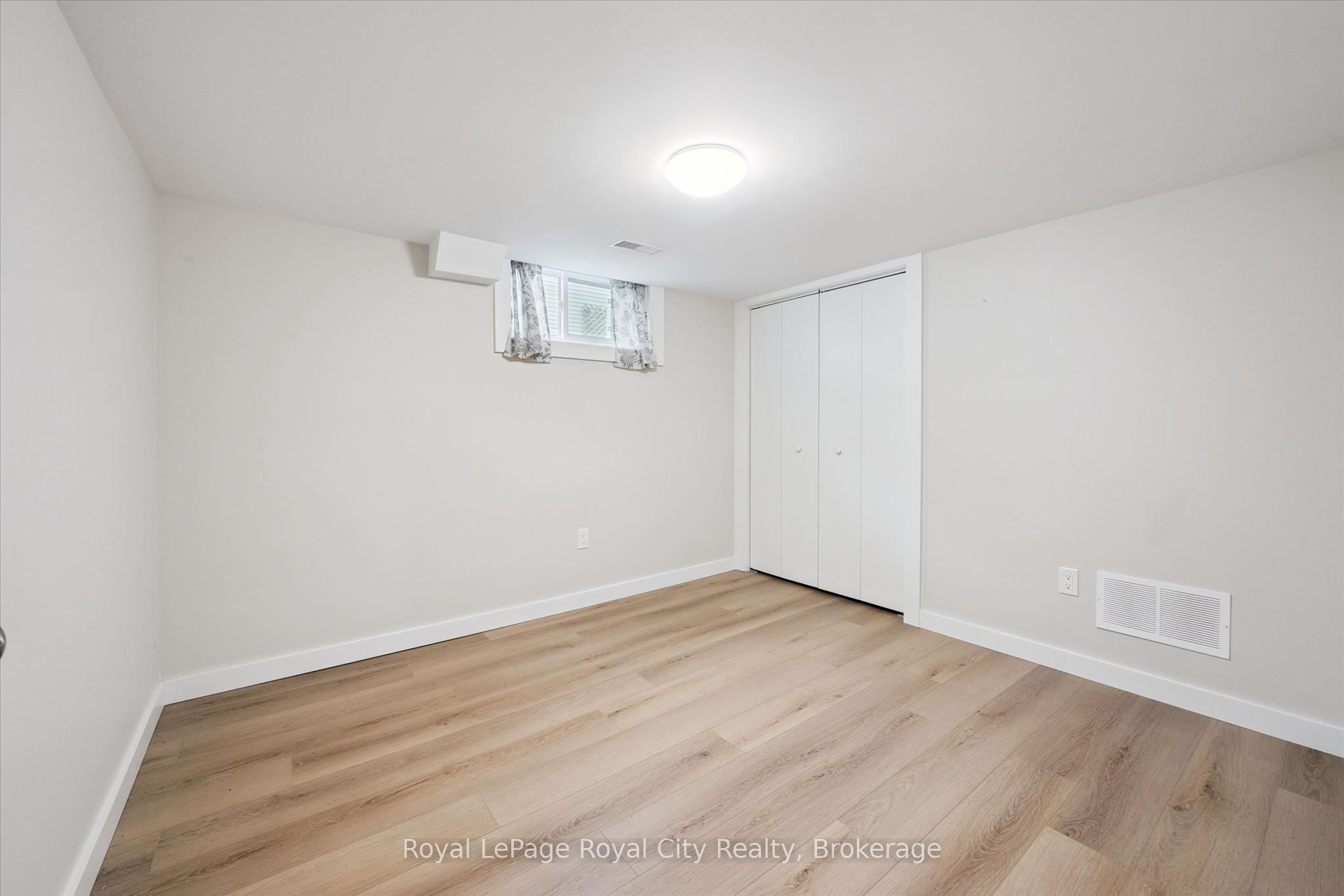 29 Hooper Street W 2 Property Photo 17